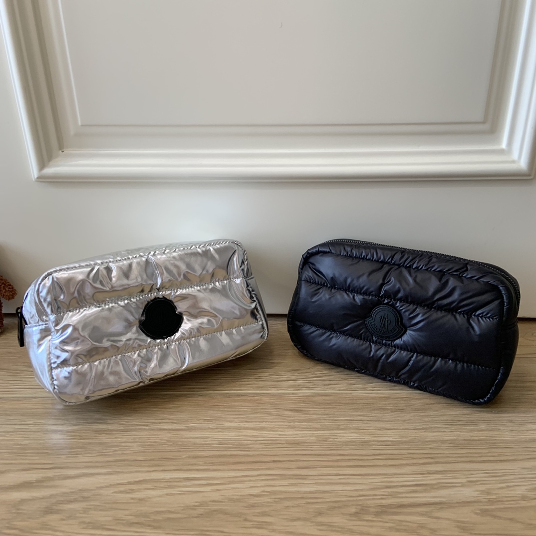 Moncler Parfums VIP Gift Cosmetic Pouch - Comprehensive 4