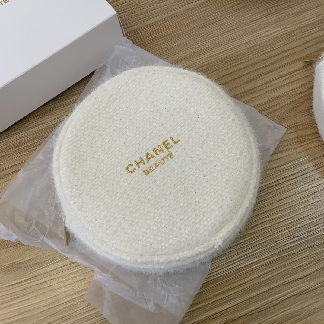 Chanel24圣诞限定礼❄毛绒圆饼化妆包 2