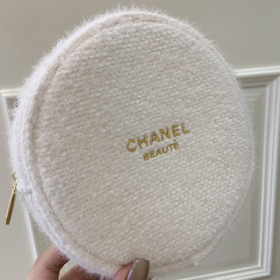 Chanel Holiday 2024 Round Vanity Case - Comprehensive 3