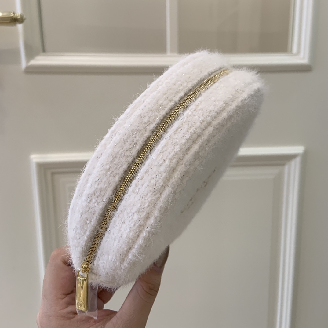Chanel Holiday 2024 Round Vanity Case - Comprehensive 6