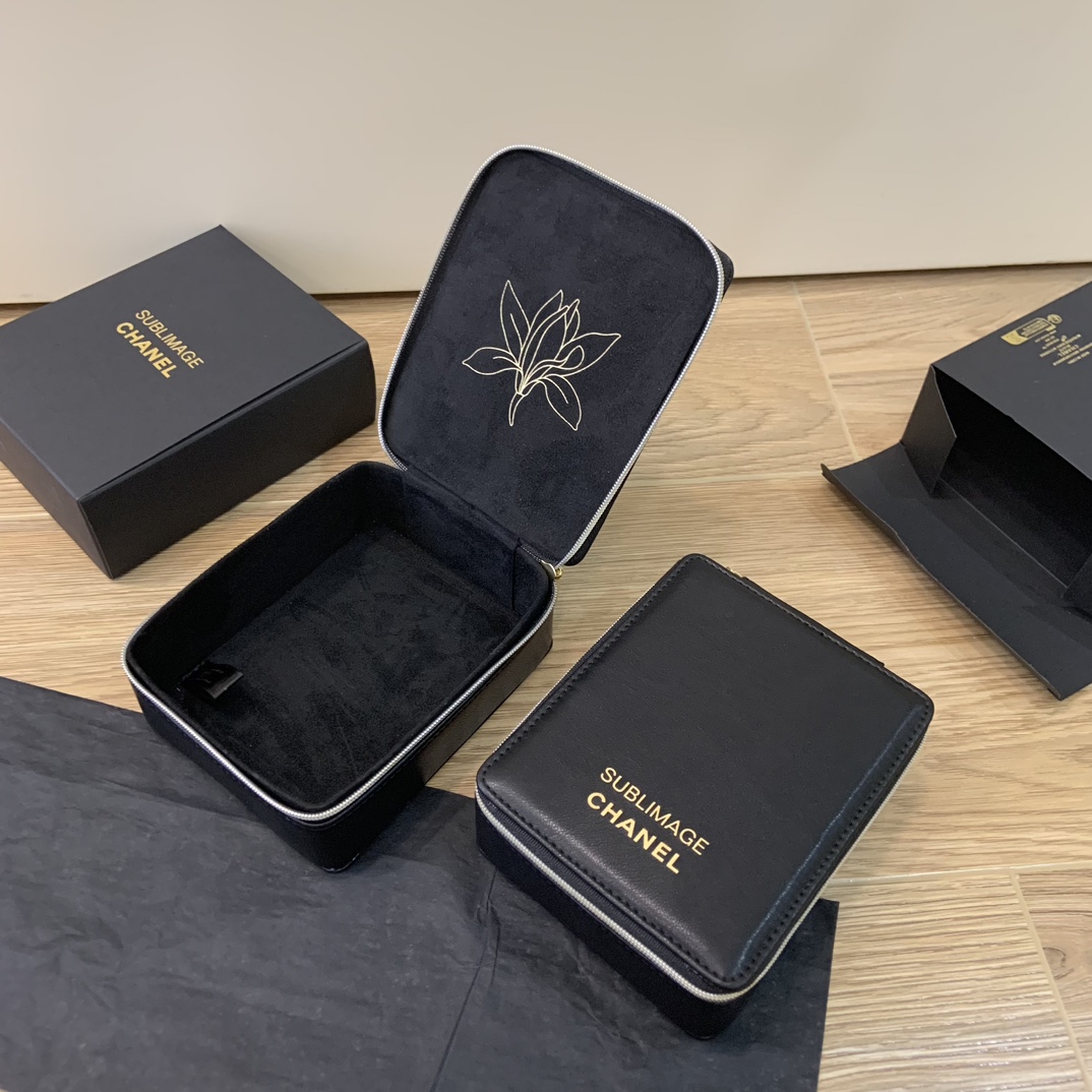 Chanel Limited-Edition Leather Jewelry & Vanity Case - Comprehensive 2
