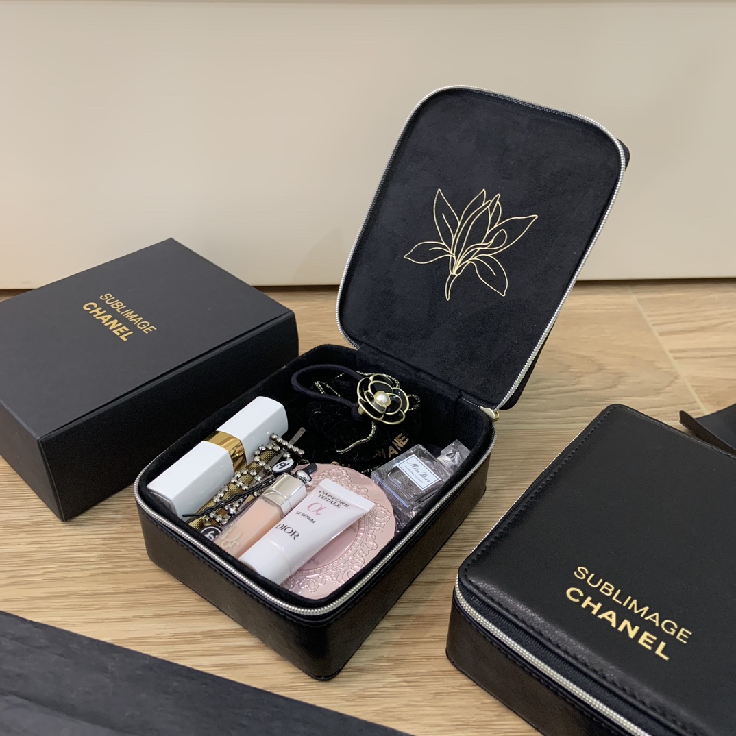 Chanel Limited-Edition Leather Jewelry & Vanity Case - Comprehensive 4