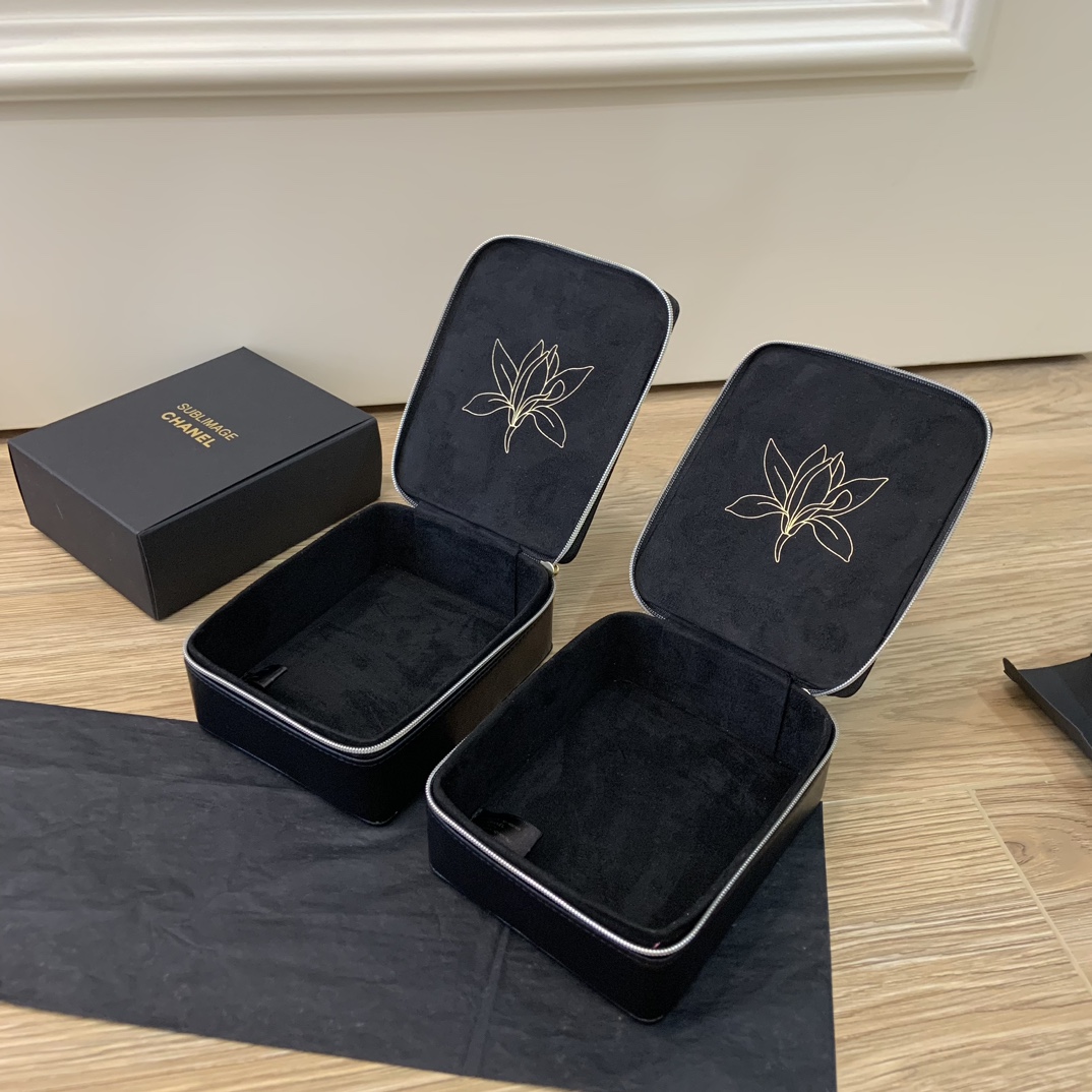 Chanel Limited-Edition Leather Jewelry & Vanity Case - Comprehensive 3