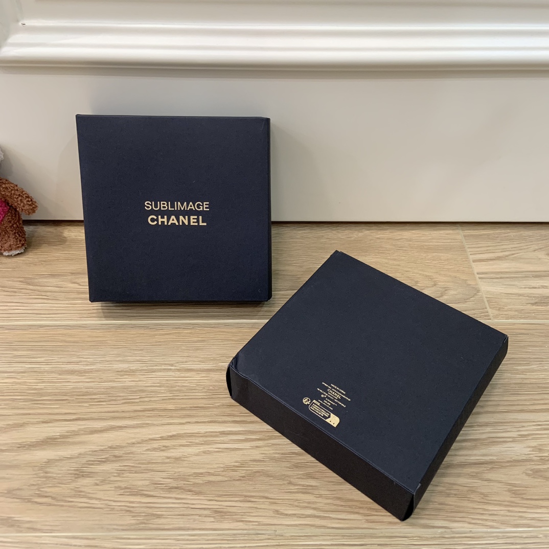 CHANEL Sublimage Vanity Case with Mirror - Comprehensive 8