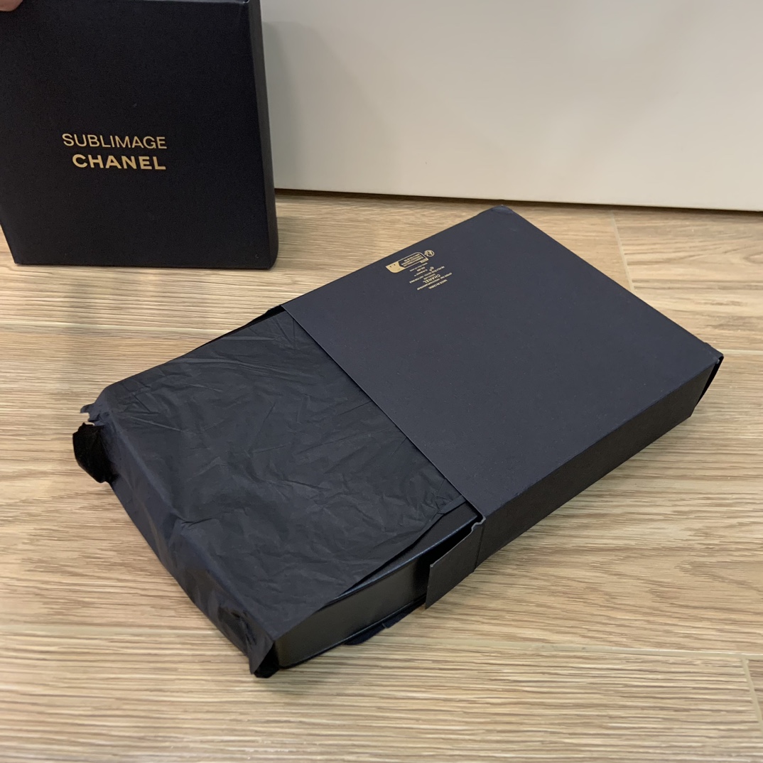CHANEL Sublimage Vanity Case with Mirror - Comprehensive 9