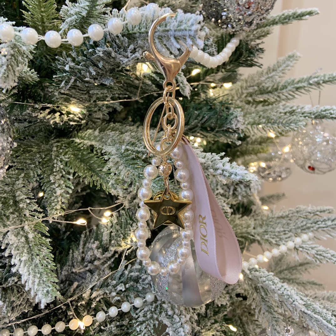DIOR Pearl & Lucky Star Keychain - Comprehensive