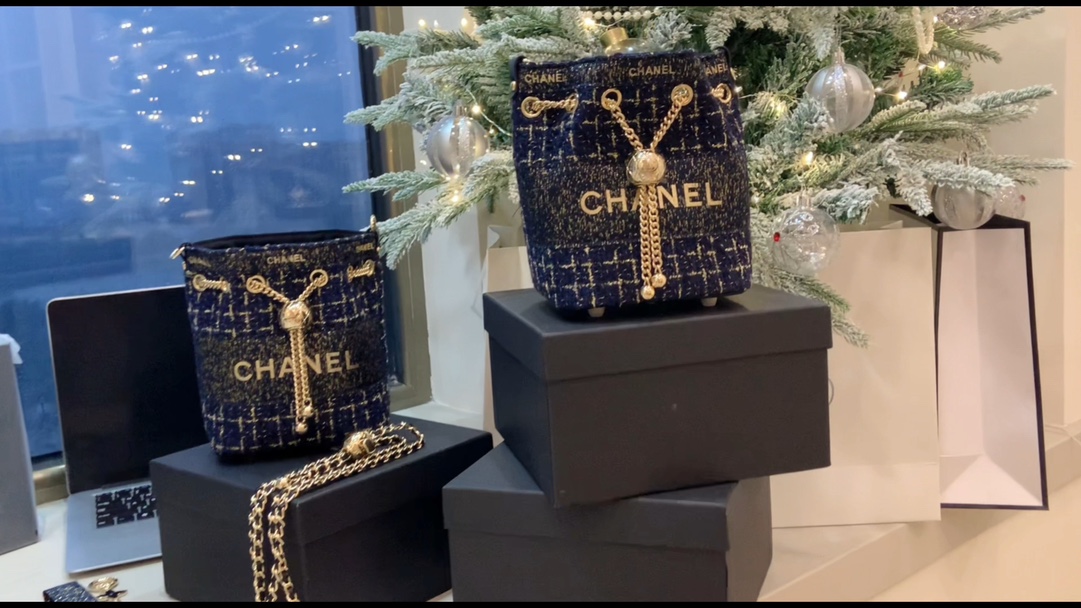 A Chanel wool-tweed handbag crafted for winter styling, featuring an - Comprehensive