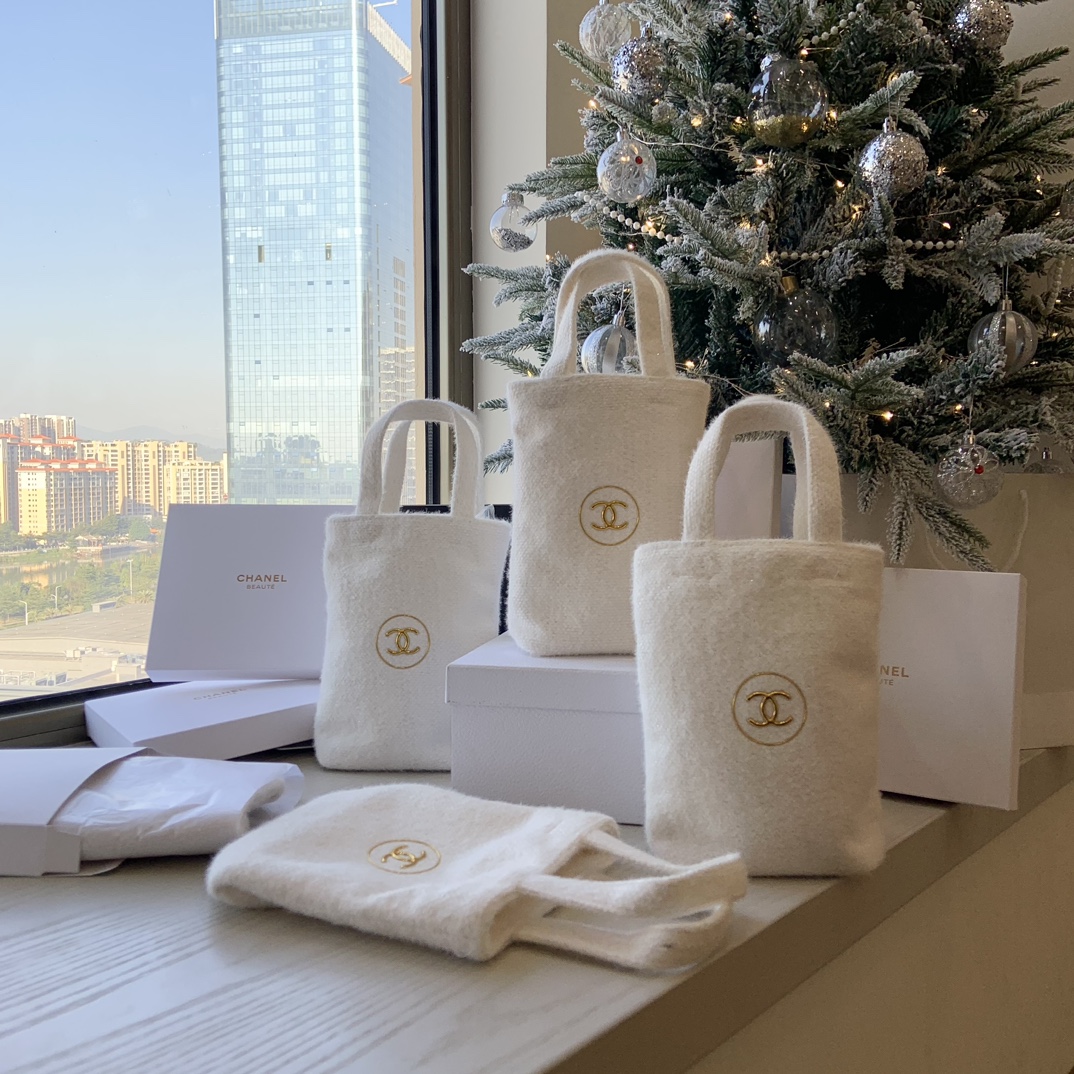 CHANEL N°5 Holiday Limited Edition Plush Handbag (Complimentary Gift - Comprehensive