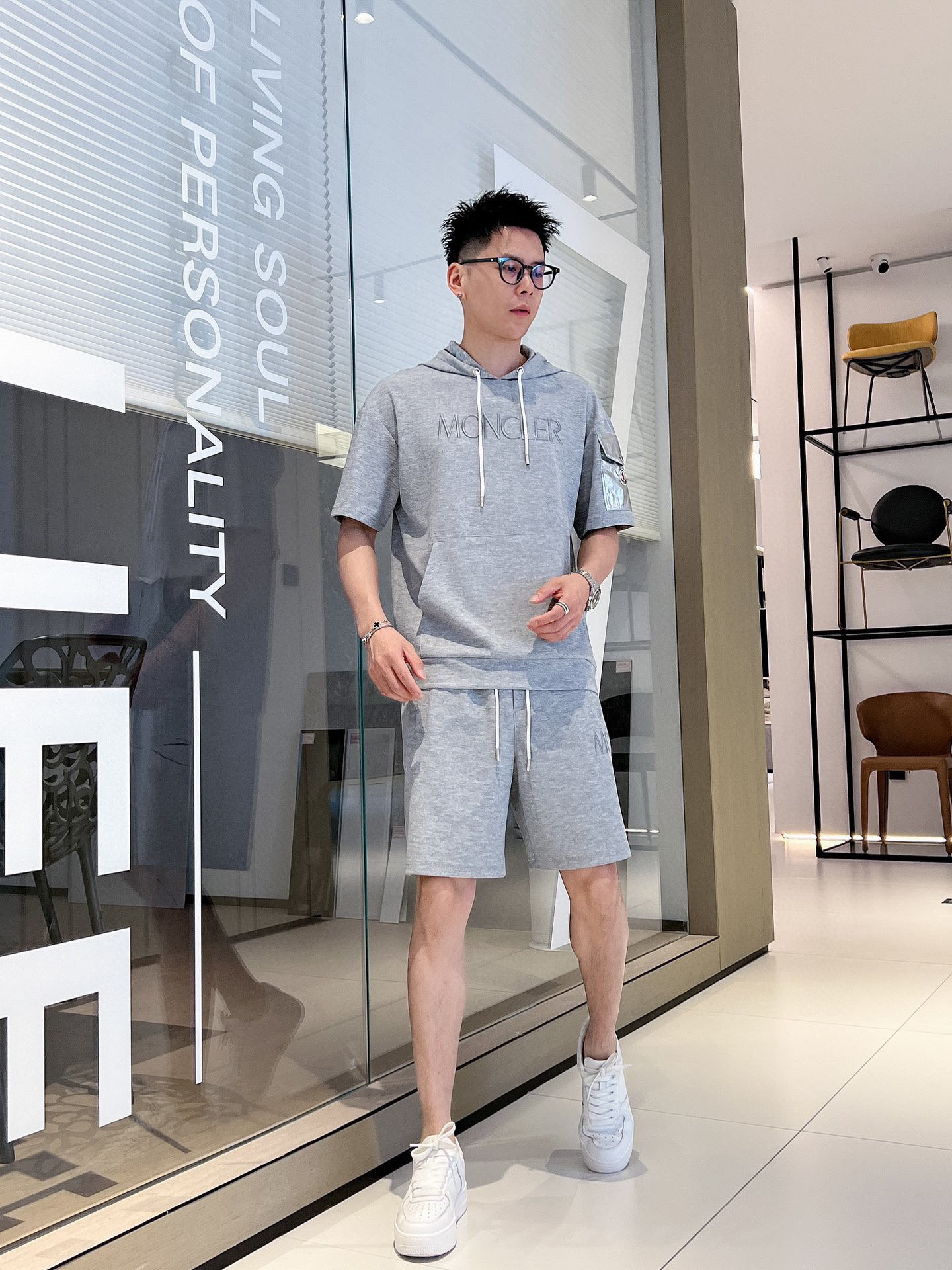 NO:153978,Brand [MONCLER hood] 2025 round neck short sleeve shorts suit. Pure cotton fabric is not stuffy on the upper body, smooth and comfortable skin-friendly effect is more breathable, the fabric has a texture feel, classic logo craftsmanship, unique angle new interpretation, fashionable and versatile first choice!  Number of codes: M-3XL (maximum wear 190 catties), christian louboutin, Moncler, shorts, T-shirt, alexander wang19860909品牌【MONCLER蒙口】 2025圆领短袖短裤套装 纯棉面料上身不会闷热,爽滑舒适的亲肤效果更加透气,面料自带肌理感 经典徽标工艺 独有的角度全新演绎 时尚百搭首选！码数:M-3XL(最大穿190斤),,christian louboutin,Moncler,shorts,T-shirt,alexander wang,Men's clothing