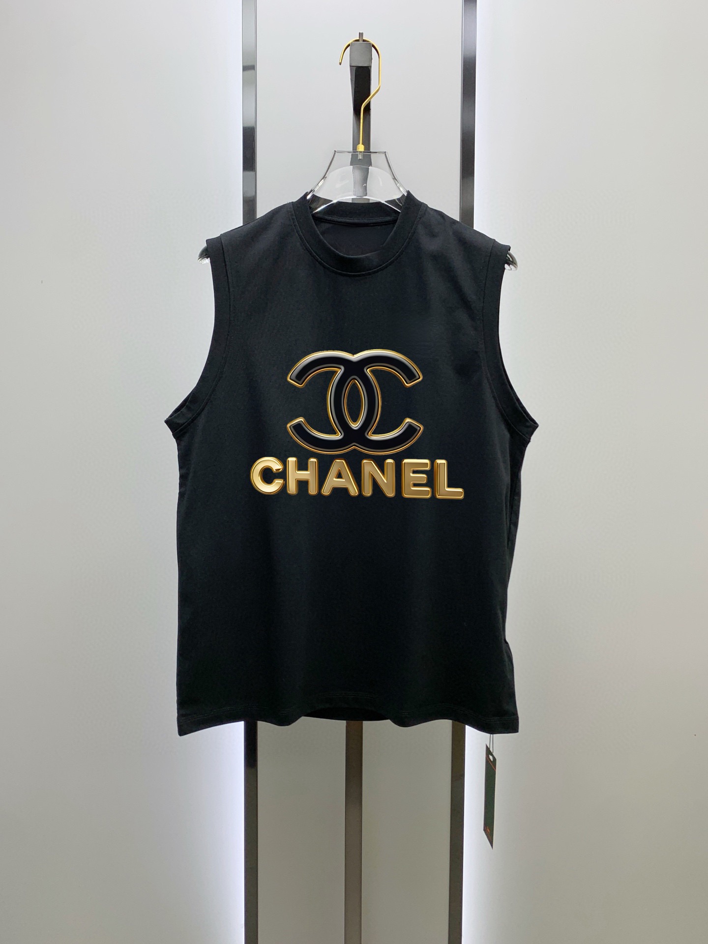 Chanel 品牌【CHANEL 香奈儿】2025夏季新品背心T袖 简约款式 任何人都可以轻松驾驶 进口定制丝光棉面料 手软舒适有型 吸汗透气