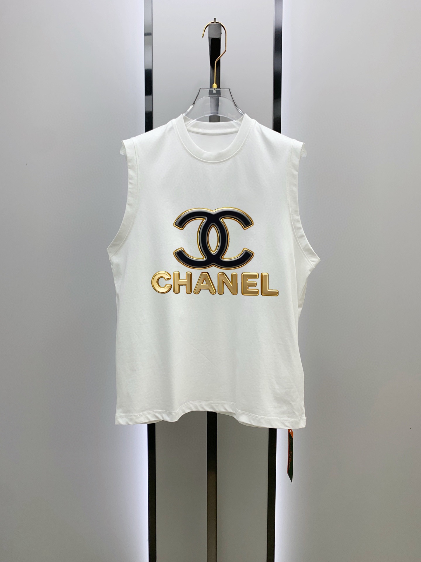 Chanel 品牌【CHANEL 香奈儿】2025夏季新品背心T袖 简约款式 任何人都可以轻松驾驶 进口定制丝光棉面料 手软舒适有型 吸汗透气