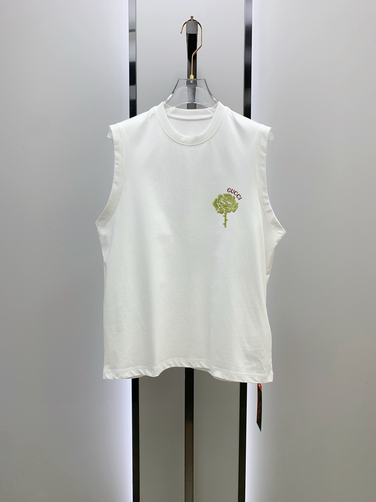 Gucci 品牌【GUCCI 古奇】2025夏季新品背心T袖 简约款式 任何人都可以轻松驾驶 进口定制丝光棉面料 手软舒适有型 吸汗透气
