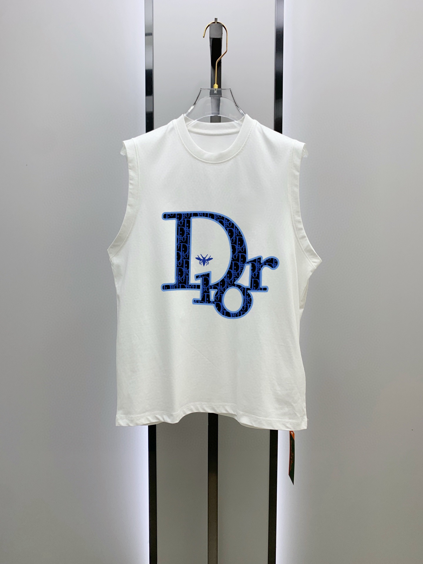 Dior 品牌【DIOR迪奥】2025夏季新品背心T袖 简约款式 任何人都可以轻松驾驶 进口定制丝光棉面料 手软舒适有型 吸汗透气