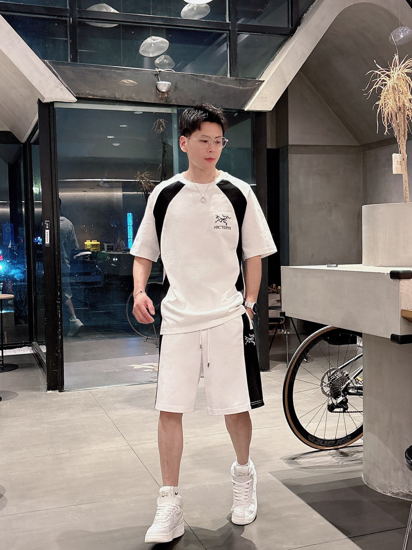 NO:462624,Archaeopteryx, the top classic short-sleeved suit in spring and summer, exquisite craftsmanship counter fabric, top-level elements fusion, classic short-sleeved three-standard logo, fashionable men, whether it is the comfort of the upper body or the incomparable existence, it can be said that everyone has a must-have set in summer. Number of numbers M-XXXL, arc'teryx, T-shirt, alexander wang19860909始祖鸟 春夏顶级经典短袖套装,精致工艺专柜面料,顶级元素融合打造,经典短袖3标齐全,潮男时尚,无论是上身舒适度还是都是无可比拟的存在,可以说是夏日必备人手一套 码数M-XXXL,arc'teryx,T-shirt,alexander wang,Men's clothing