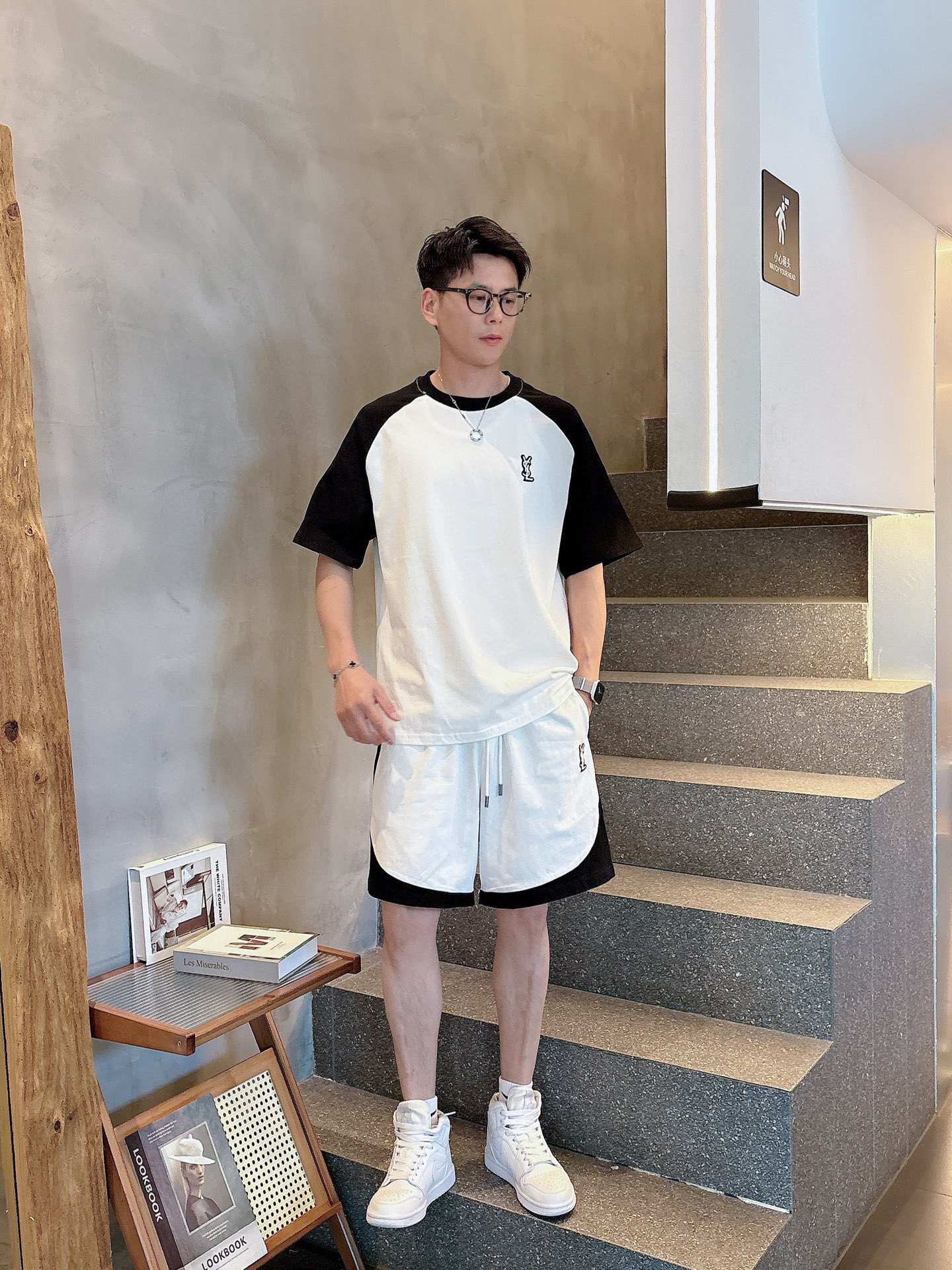 NO:462614,Saint Laurent Spring and summer top classic short-sleeved suit, exquisite craftsmanship counter fabric, top-level elements fusion, classic short-sleeved three-standard standard, trendy men's fashion, whether it is the comfort of the upper body or the incomparable existence, it can be said that everyone has a must-have set in summer. Number of numbers M-XXXL, saint laurent, T-shirt, alexander wang19860909圣罗兰 春夏顶级经典短袖套装,精致工艺专柜面料,顶级元素融合打造,经典短袖3标齐全,潮男时尚,无论是上身舒适度还是都是无可比拟的存在,可以说是夏日必备人手一套 码数M-XXXL,,saint laurent,T-shirt,alexander wang,Men's clothing