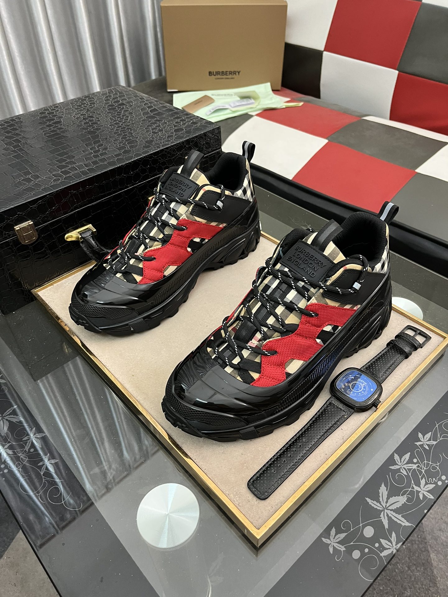Peldyde，Burberrγ·巴宝莉最新Vintage格纹厚底老爹运动鞋鞋，原版开发，格子条纹又经典不容易过时，麂皮拼接牛皮，原版格子纹布➕牛皮垫脚➕原版大底，码数：38-45