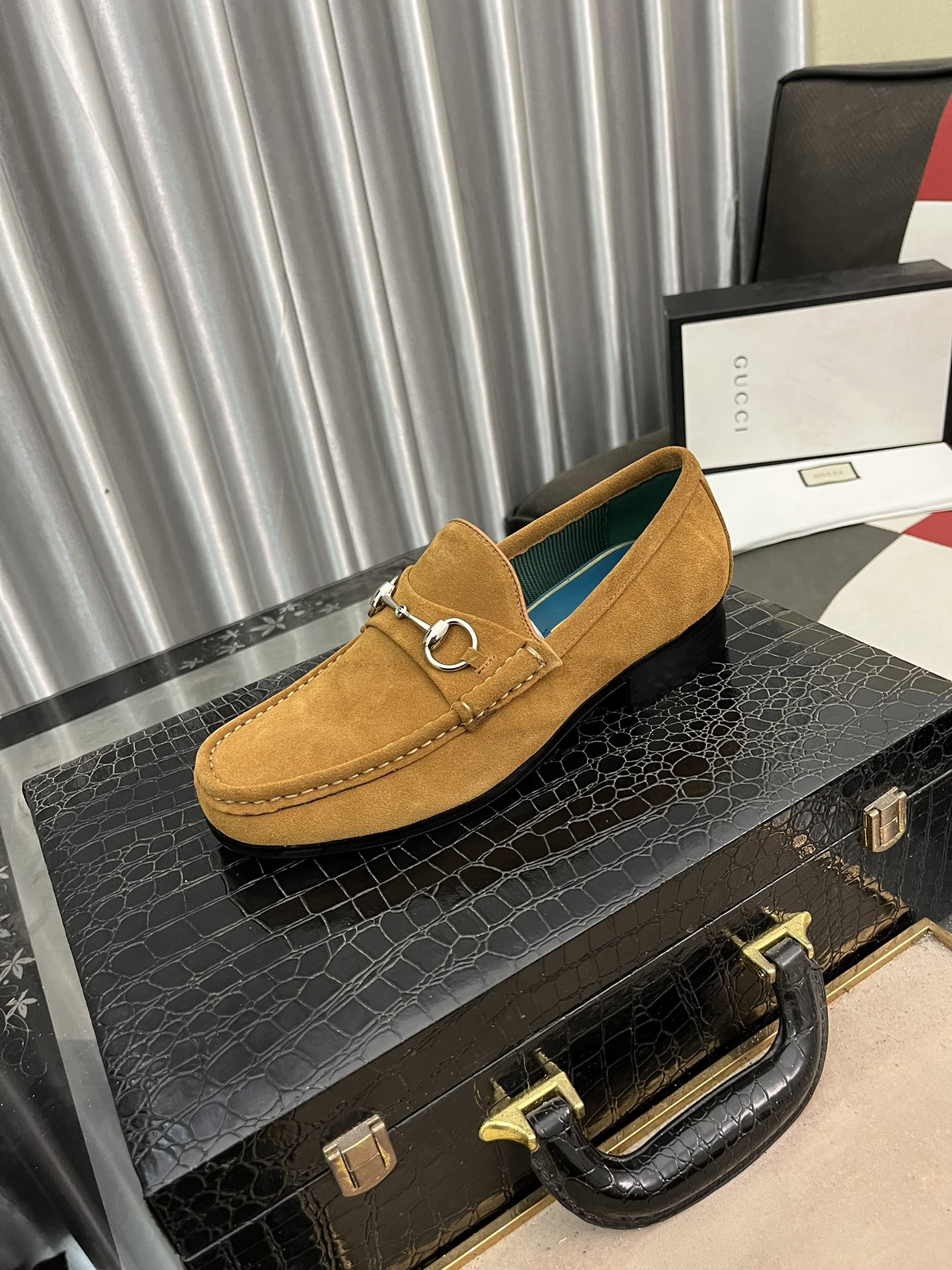 NO:273082,【GUCCI】Guccia leather shoes, top purchasing agent men's counters are available at the same time, top original cowhide imported from Italy) Original special supply original bottom, fine workmanship, impeccable, you can enter and exit the counter at will; the real thing is super beautiful 38-444 colors available, gucci, cowhide,19860909【GUCCI】古奇皮鞋 顶级代购男士专柜同步 发售,意大利进口顶级原版牛皮真皮内里）原厂特供原版底,做工精细 无可挑剔 可随意进出专柜；实物超级漂亮 38一444色可选,,gucci,cowhide,Men's shoes