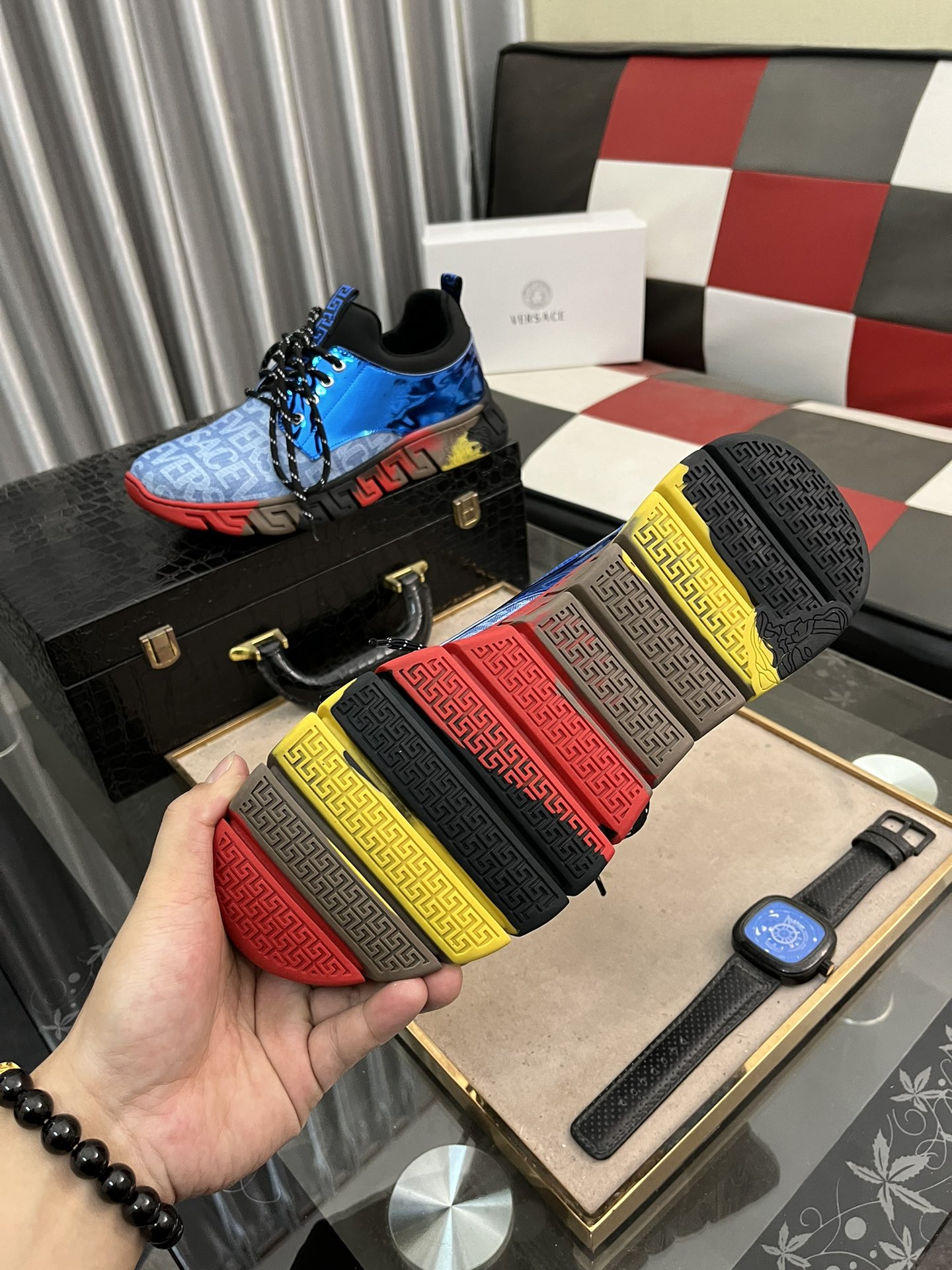 P: [Versace] nuevos zapatos casuales de los hombres, el uso de efecto de pasarela de moda súper trid