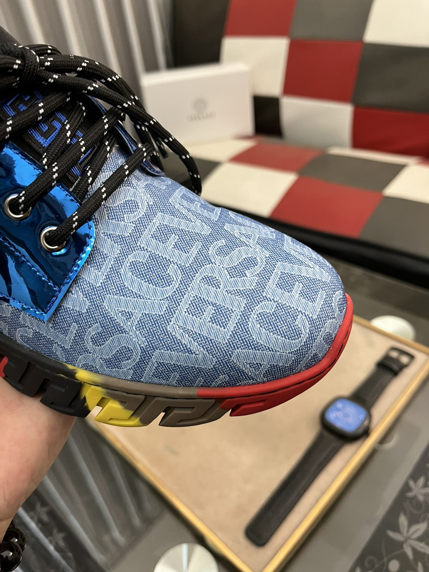 P: [Versace] nuevos zapatos casuales de los hombres, el uso de efecto de pasarela de moda súper trid