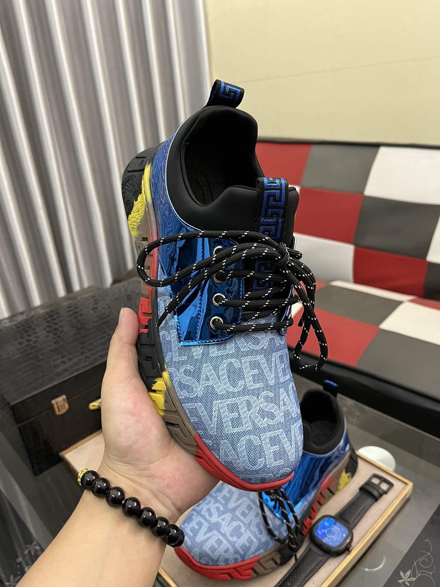P: [Versace] nuevos zapatos casuales de los hombres, el uso de efecto de pasarela de moda súper trid