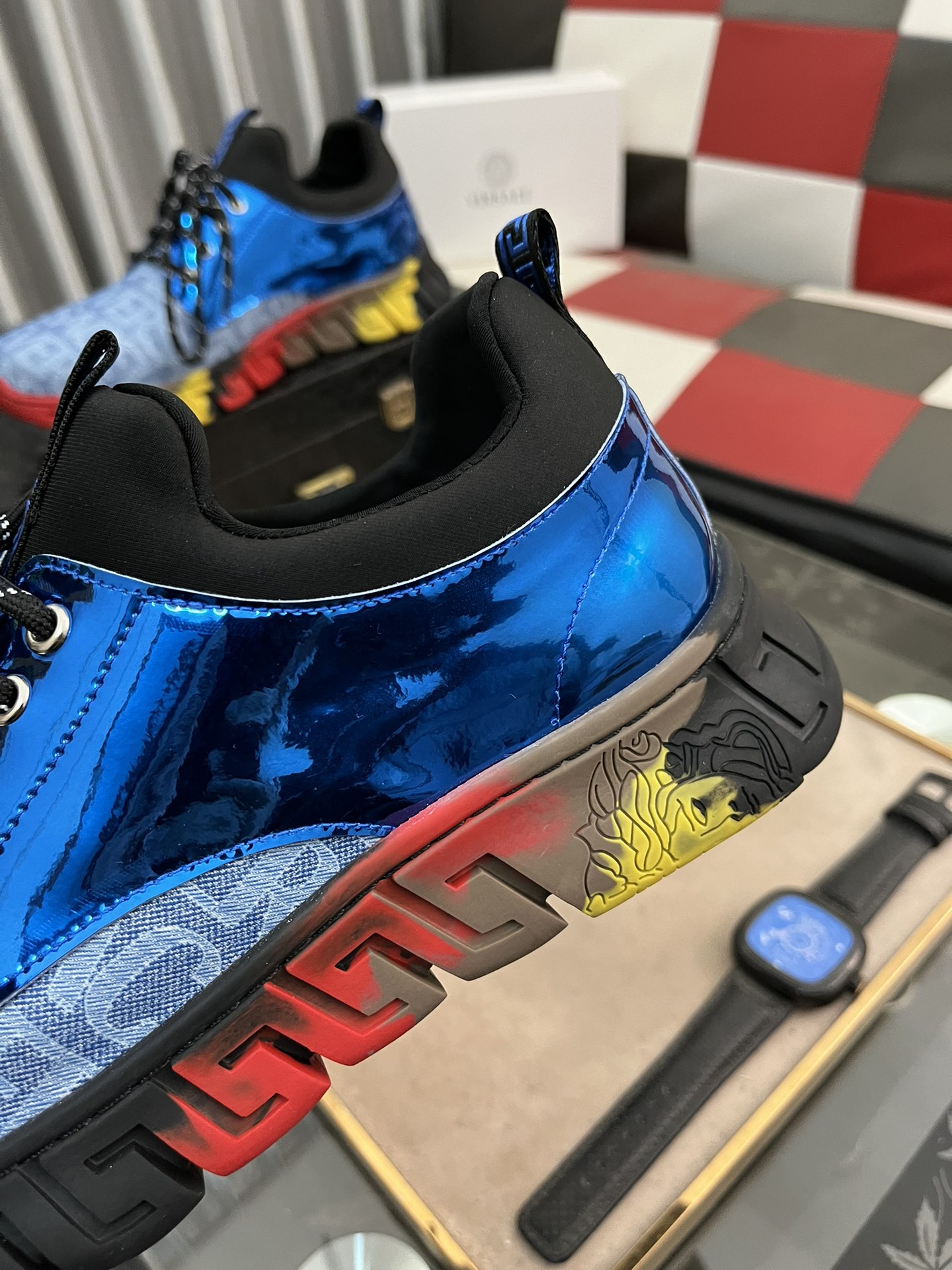 P: [Versace] nuevos zapatos casuales de los hombres, el uso de efecto de pasarela de moda súper trid