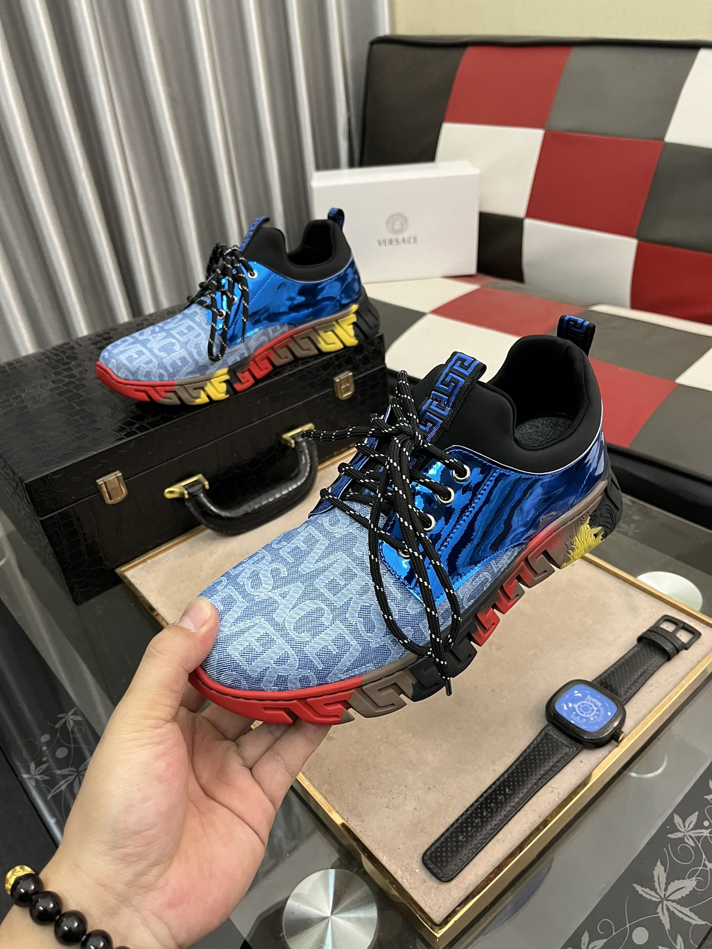 P: [Versace] nuevos zapatos casuales de los hombres, el uso de efecto de pasarela de moda súper trid