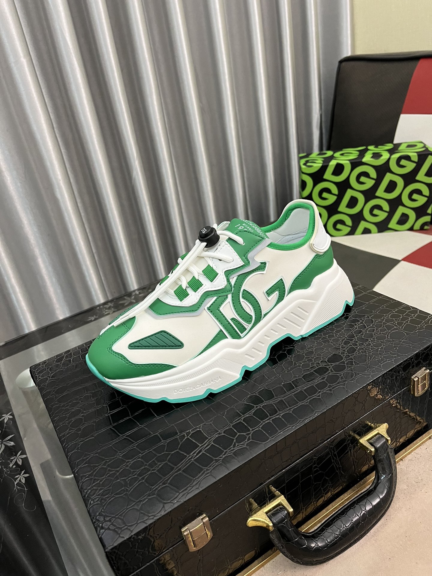 NO:345624,【DG】 The most trendy, original upper, casual shoes make walking more convenient and comfortable, sports men's casual shoes, the perfect 11 replicas [color] are all original, creating a fashionable personality to set off your uniqueness!  Number of codes 38-44,19860909【DG】 最潮款、原版鞋面,休闲鞋鞋让行走更加便捷舒适、运动男鞋休闲款,与官方质量相比完美的11复刻[色]均采用原版.打造时尚个性衬托你的与众不同！码数38-44,,Men's shoes