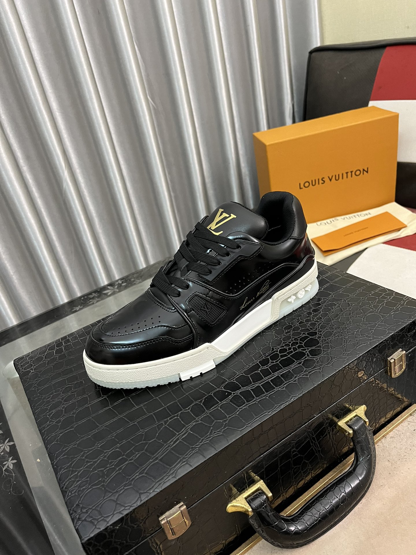 NO:271214,Top version [LOUIS VUITTON) Water-Dyeing Beef Original List New semi-torque series LV Louis Vuitton *——Top version LV classic uses imported original cowhide denim original high-end rubber outsole!  High-quality fine products, 38-444 colors available, louis vuitton, louis vuitton, louis vuitton, cowhide19860909顶级版本【LOUIS VUITTON）水染牛里 原单 新款半拖系列LV路易威登 *——顶级版本 LV经典选用进口原版牛皮牛仔布 原版高端橡胶大底！高品质精品 码数38-444色可选,,louis vuitton,louis vuitton,louis vuitton,cowhide,Men's shoes