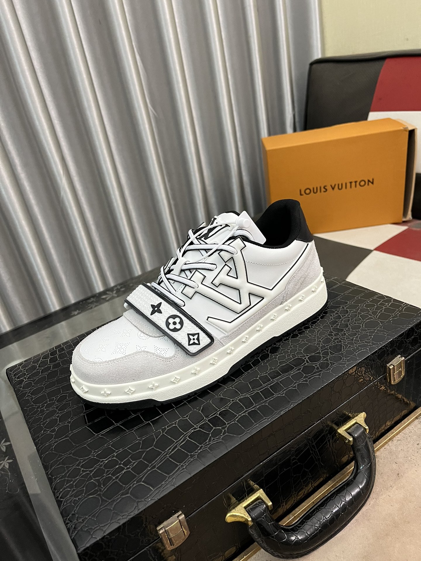 出厂价：⌚️⌚️【LV）新款LVLV —— LV经典老爹鞋潮鞋！选用进口原厂柔软小牛皮，进口飞织内里原版耐磨橡胶大底！高品质精品！码数：38-449