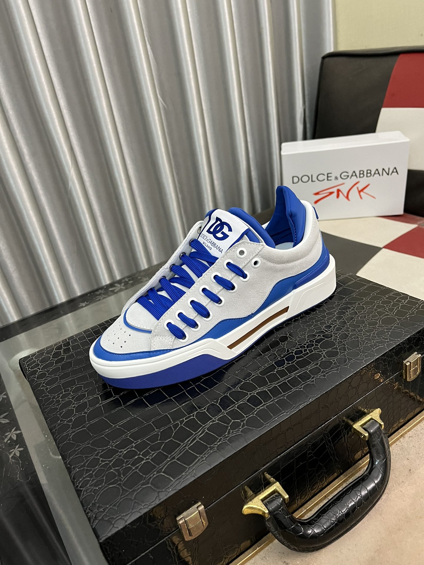NO:270337,【DG ～】Men's casual shoes are available at the same time. Size: 38-44# The upper is made of multi-material spliced ​​leather inner lining, comfortable and breathable, the original sole is comfortable and wear-resistant, and the real shot is even better.19860909【DG～】男士休闲鞋 z柜同步发售 码数:38-44# 鞋面选用多材质拼接真皮内里,舒适透气,鞋底原版舒适耐磨大底,实物拍摄实物更赞,,Men's shoes