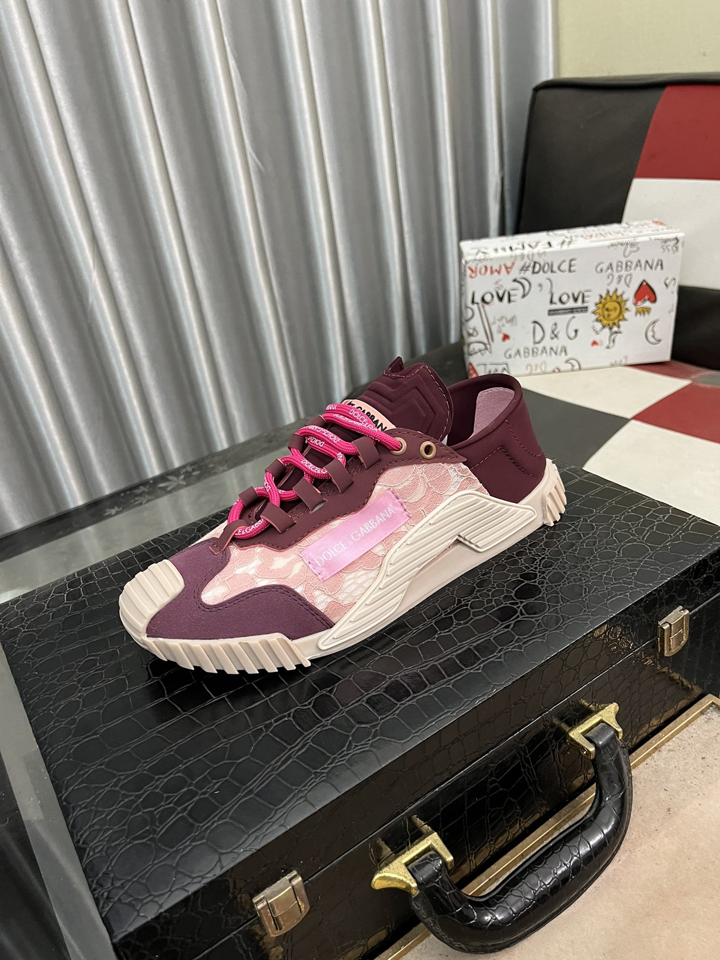 NO:271205,New product Dolce & GabbanaDG high-end men's sports and casual shoes. Top counter original single product. Original imported cowhide, various materials splicing design imported cowhide inner cowhide foot pads original TPR elastic sole. Size35-46,,Dolce & Gabbana,cowhide19860909新品Dolce&GabbanaDG高端男士运动休闲鞋.顶级专柜原单货. 原版进口牛皮 多种材质拼接设计进口牛皮内里 牛皮垫脚原版TPR弹力大底. Size35-46,,Dolce&Gabbana,cowhide,Men's shoes