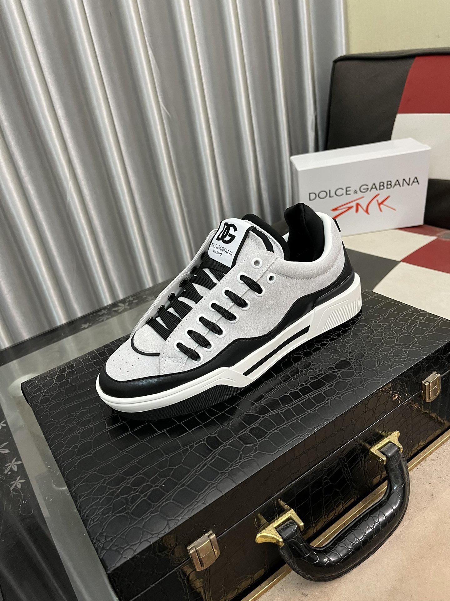 NO:271208,New product Dolce & GabbanaDG high-end men's sports and casual shoes. Top counter original single product. Original imported cowhide, various materials splicing design imported cowhide inner cowhide foot pads original TPR elastic sole. Size35-46,,Dolce & Gabbana,cowhide19860909新品Dolce&GabbanaDG高端男士运动休闲鞋.顶级专柜原单货. 原版进口牛皮 多种材质拼接设计进口牛皮内里 牛皮垫脚原版TPR弹力大底. Size35-46,,Dolce&Gabbana,cowhide,Men's shoes