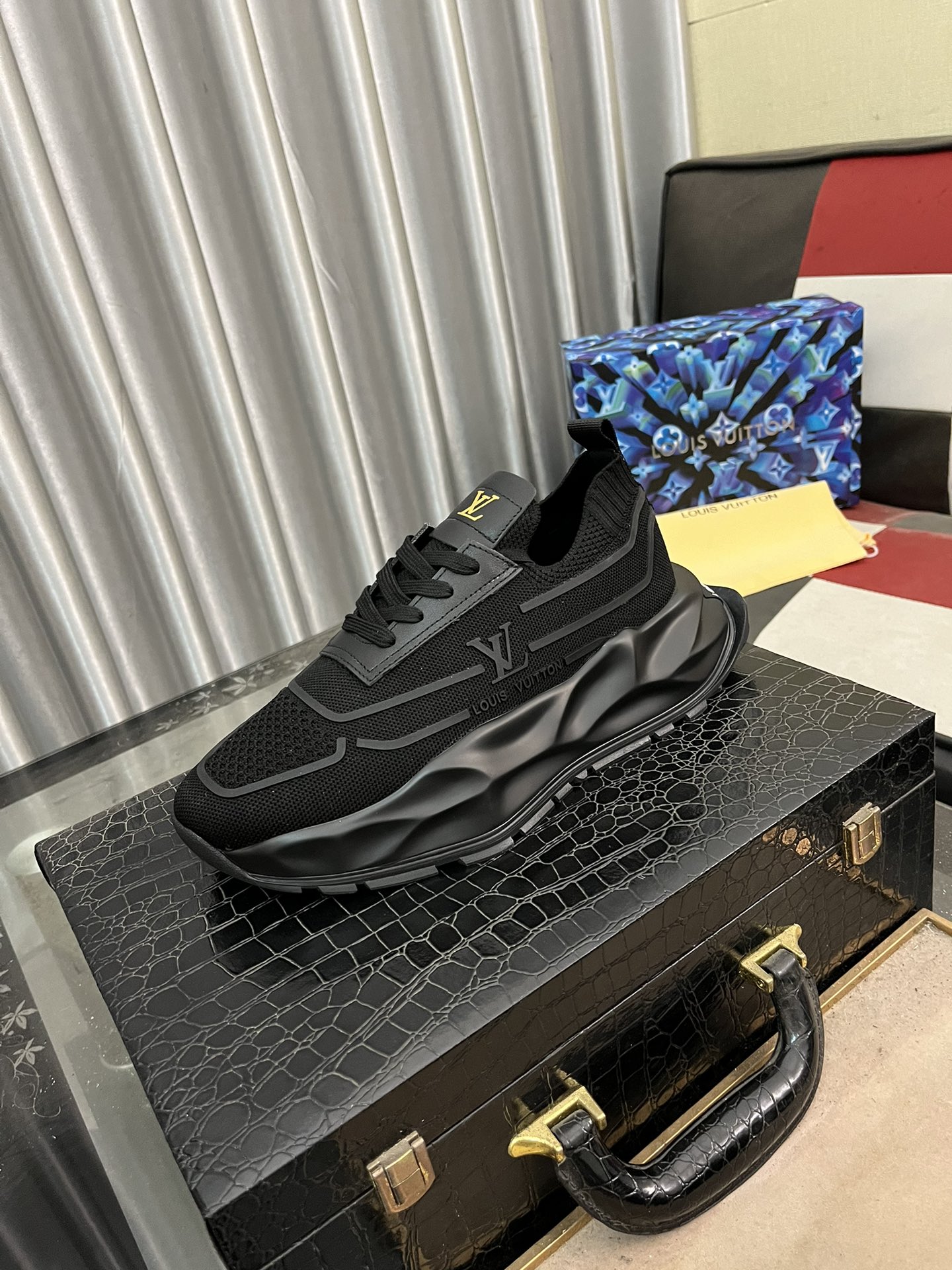 NO:355195,【LOUlS VUlTTON】 Louis Vuitton ~ Unique casual style. LV counter purchasing casual shoes for men's counters are available simultaneously, Italian imported brands select top layer Italian cowhide. Cowhide leather lily (refuse to decolorize and grind feet) 38-44 6 colors available, louis vuitton, louis vuitton, cowhide19860909【LOUlS VUlTTON】路易威登～独特现休闲风.LV专柜代购休闲鞋 男士专柜同步发售,意大利进口品牌精选头层意大利牛皮.牛皮皮内里（拒绝脱色磨脚）码数38-44 6色可选,,louis vuitton,louis vuitton,cowhide,Men's shoes