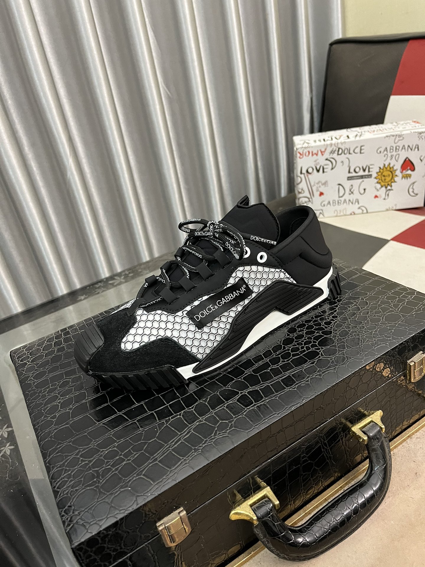 NO:271206,DG high-end boutique casual sneakers!  Contrasting color design attracts attention, is fashionable and versatile, and can add luster to various shapes. The exquisite design that creates a unique dynamic vitality and modern atmosphere shows a modern and elegant style. Size35-46,,sneakers19860909DG高端精品休闲运动鞋！撞色设计吸引眼球,时尚百搭,可为各式造型增光添彩.塑造独具动感活力与摩登气息的精致设计尽显现代优雅格调. Size35-46,,sneakers,Men's shoes