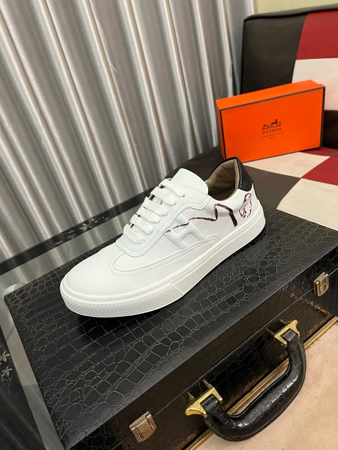 NO:273644,Hermes Bouncing sneakers, men's casual sneakers, high-end mesh fabric with cowhide upper, imported material, full texture, light sole decoration contrast pattern, creating a versatile and fashionable style. Size38-44,, hermes, sneakers, cowhide19860909爱马仕Bouncing运动鞋,男士休闲运动鞋,鞋面牛皮拼接高端网布打造,进口材质,质感十足,轻盈鞋底装饰撞色图案,打造百搭时尚风格.Size38-44,,hermes,sneakers,cowhide,Men's shoes