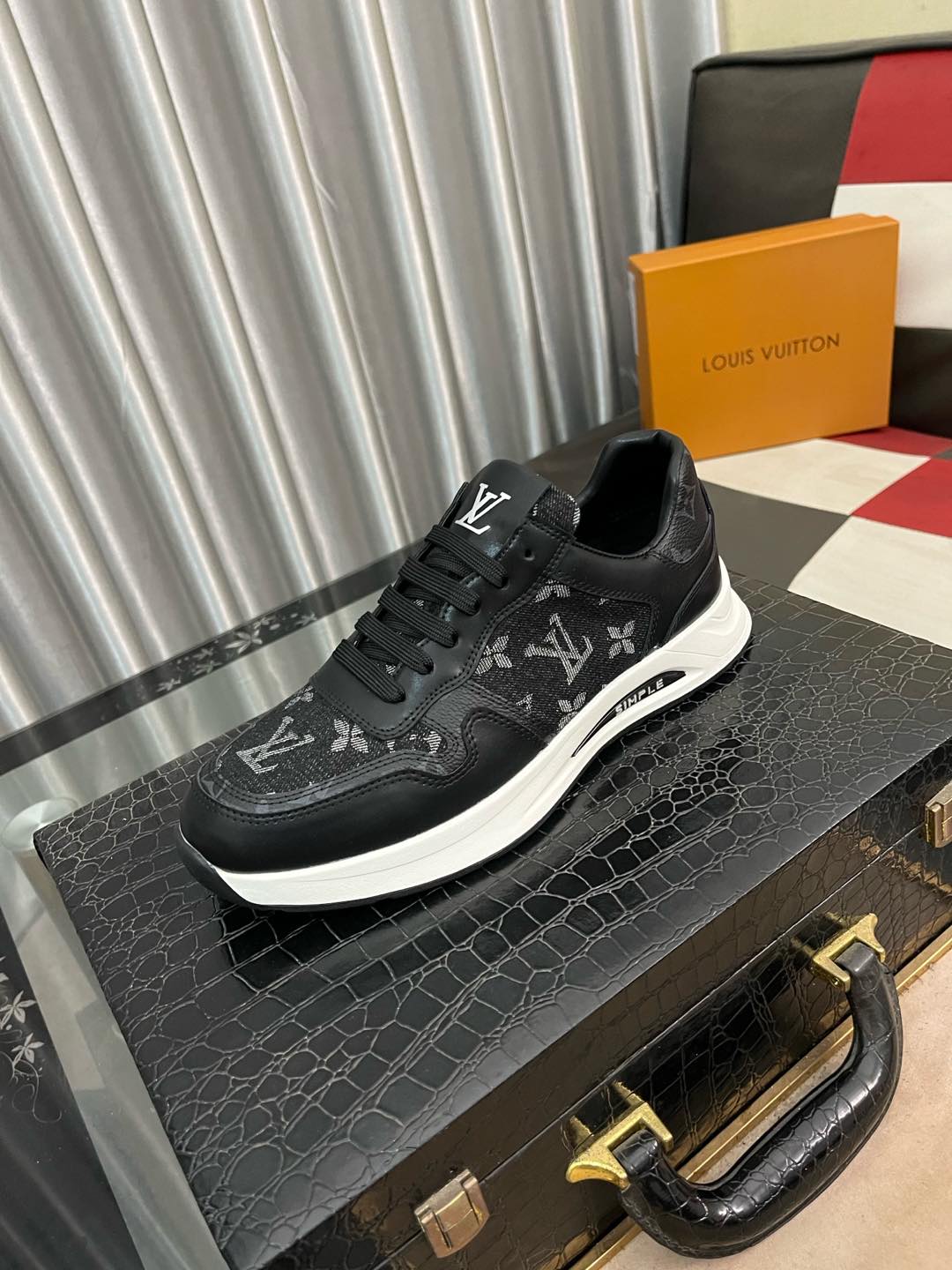 NO:270329,LV Louis Vuitton. The latest trendy shoes and casual shoes in physical store hits. New products are comfortable in spring and summer imported custom original cowhide, unique jacquard fabric element design. Paired with sheepskin inner lining, Lv original bottom, [Sun] [Sun] High-end packaging high-quality details determine quality, size 38-442 colors available,, louis vuitton, louis vuitton, cowhide, sheepskin19860909LV 路易威登.最新潮鞋休闲鞋实体店爆款.新品春夏季舒适进口定制原版牛皮,独特提花面料元素设计.搭配羊皮内里,Lv原版底,[太阳][太阳]高端包装高品质细节决定品质、码数38-442色可选,,louis vuitton,louis vuitton,cowhide,sheepskin,Men's shoes