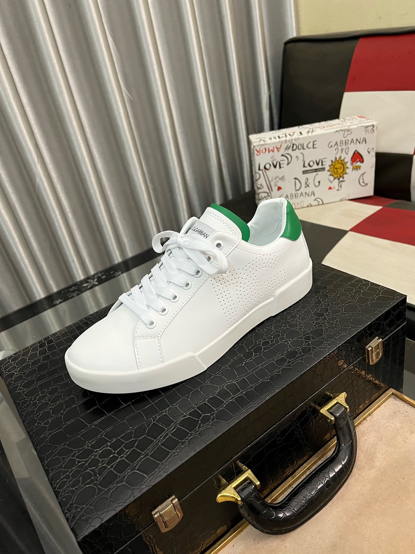 NO:270688,【DG ～】Men's casual shoes z cabinets are available simultaneously Size: 38-44# The upper is made of multi-material spliced ​​leather inner lining, comfortable and breathable, the original sole is comfortable and wear-resistant, and the real thing is more beautiful and 5 colors are available.19860909【DG～】男士休闲鞋 z柜同步发售 码数:38-44# 鞋面选用多材质拼接真皮内里,舒适透气,鞋底原版舒适耐磨大底,实物拍摄实物更赞5色可选,,Men's shoes