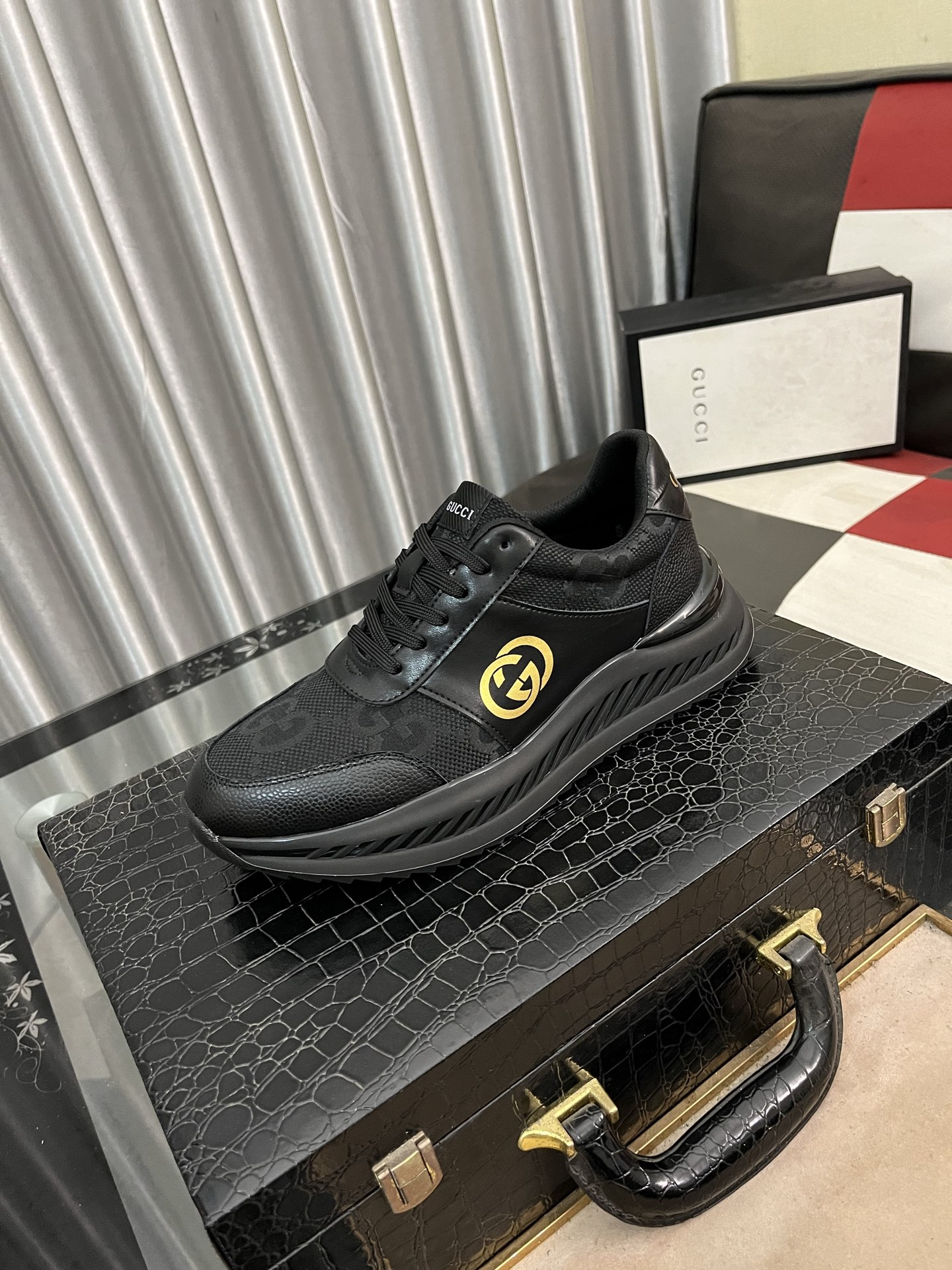 NO:271294,[Guqi] The most trendy, original upper, casual shoes make walking more convenient and comfortable, sports men's casual shoes, the perfect 11 replicas [color] are all original, creating a fashionable personality to set off your uniqueness!  Number of codes 38-444 colors available,19860909【古奇】 最潮款、原版鞋面,休闲鞋鞋让行走更加便捷舒适、运动男鞋休闲款,与官方质量相比完美的11复刻[色]均采用原版.打造时尚个性衬托你的与众不同！码数38-444色可选,,Men's shoes