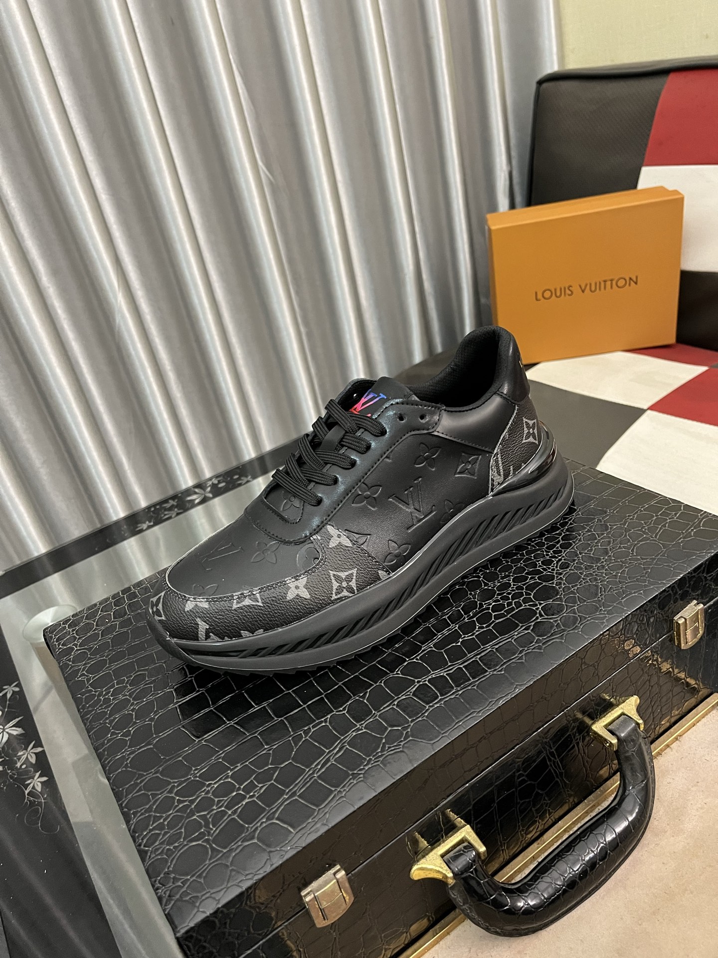 NO:271296,LV Louis Vuitton. The latest trendy shoes and casual shoes in physical store hits. New products are comfortable in spring and summer imported custom original cowhide, unique jacquard fabric element design. Paired with sheepskin inner lining, Lv original bottom, [Sun] [Sun] High-end packaging high-quality details determine quality, size 38-443 colors available,, louis vuitton, louis vuitton, cowhide, sheepskin19860909LV 路易威登.最新潮鞋休闲鞋实体店爆款.新品春夏季舒适进口定制原版牛皮,独特提花面料元素设计.搭配羊皮内里,Lv原版底,[太阳][太阳]高端包装高品质细节决定品质、码数38-443色可选,,louis vuitton,louis vuitton,cowhide,sheepskin,Men's shoes