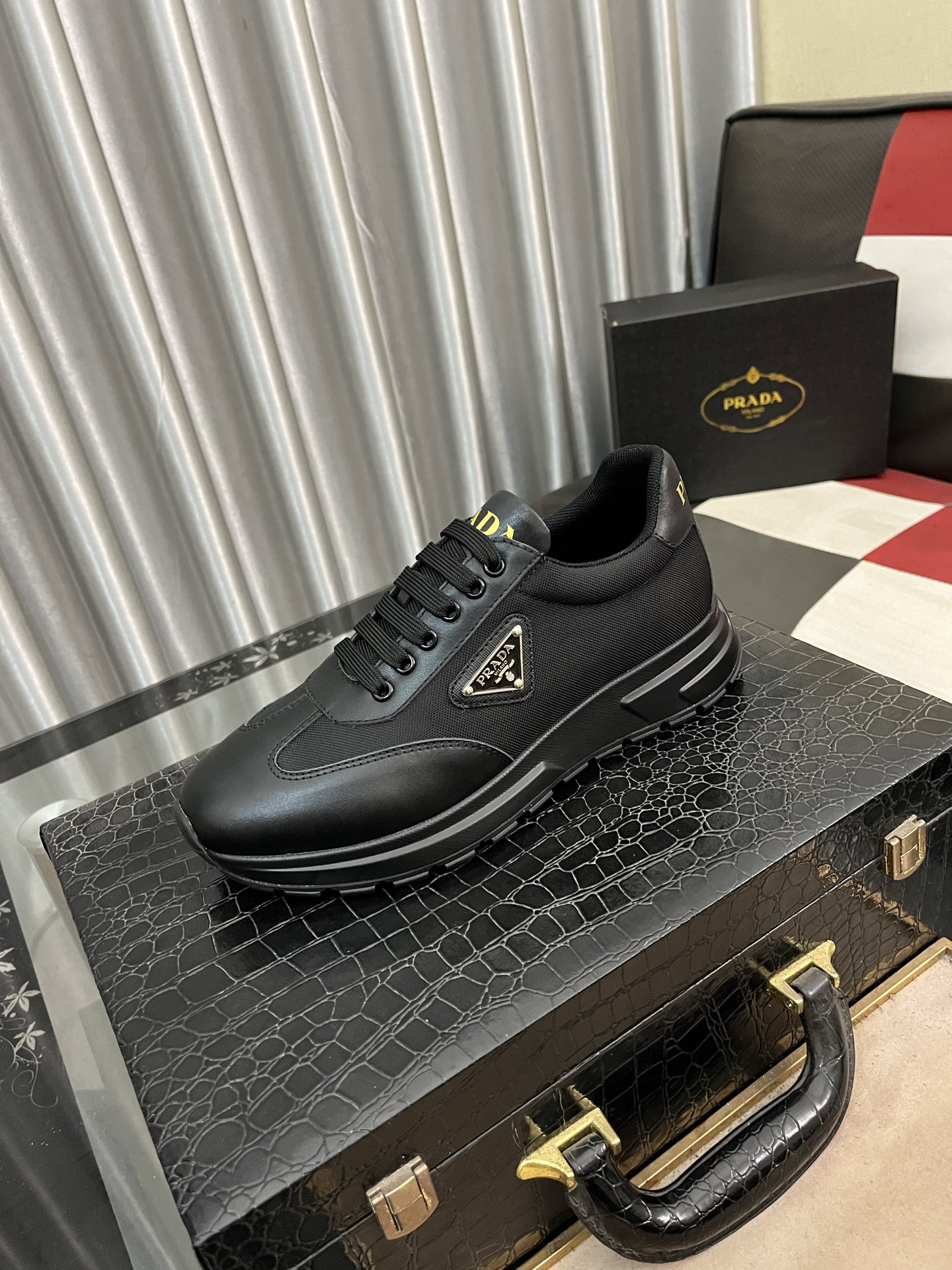 NO:271667,PRADA [Prada] popular men's shoes casual shoes and sports shoes!  High-end quality, high-end imported original cowhide, cowhide inner lining; original molded and wide sole. The style is upright and elegant, comfortable and versatile on the feet. Three packs of quality. Number of 38-44, 4 colors available, prada, prada, sneakers, cowhide19860909PRADA【普拉达】爆款男鞋休闲鞋、运动鞋！高端品质 鞋面精选进口原版牛皮 牛皮内里；原版开模大底.版型端正大气,上脚舒服百搭 质量三包 码数38-44,4色可选,,prada,prada,sneakers,cowhide,Men's shoes