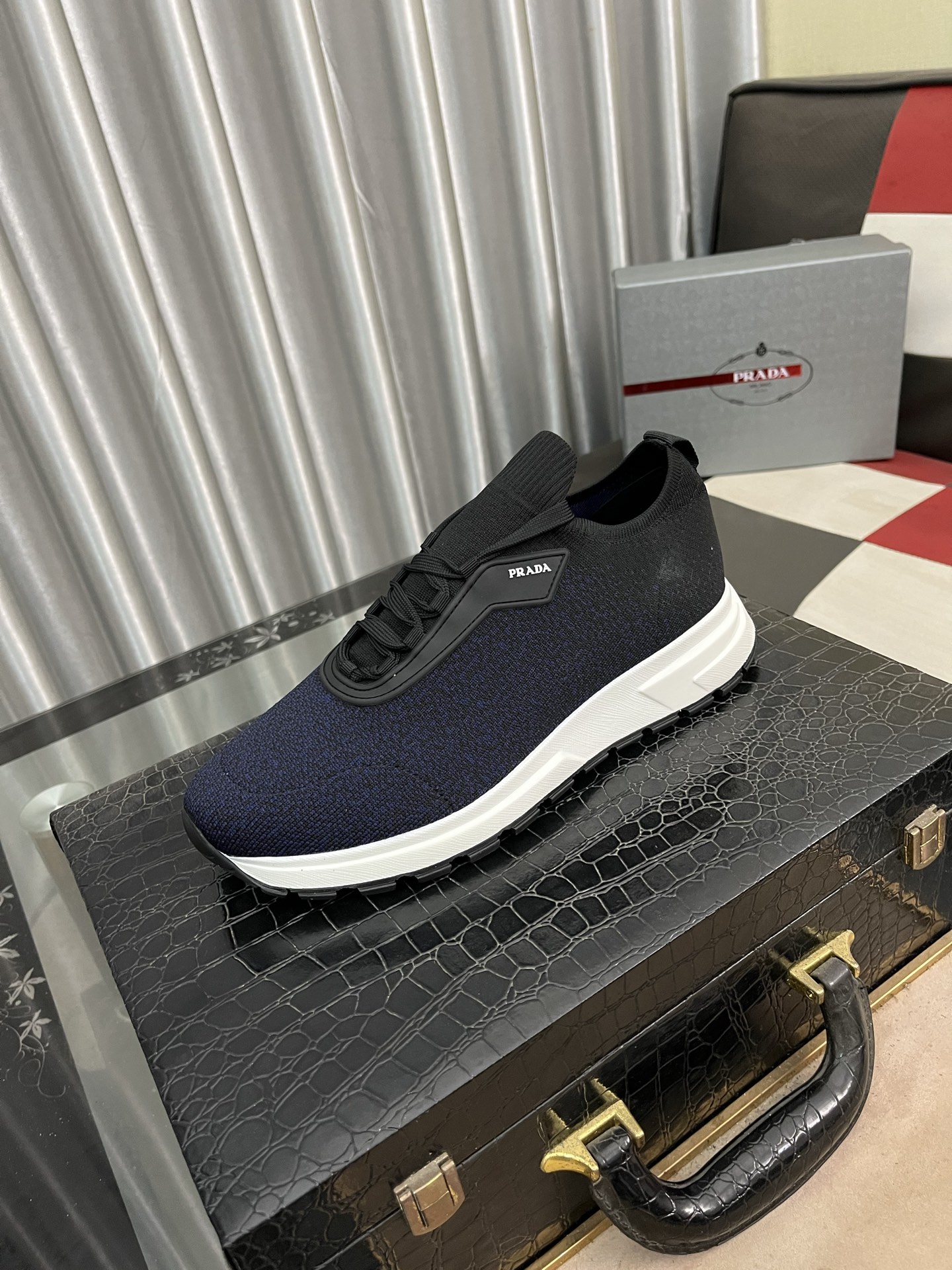 NO:272416,Prada's new casual sneakers are fashionable and versatile, simple and atmospheric, the fabric is imported cowhide, sheepskin lining, original wear-resistant rubber outsole, exclusive new style, real-life shooting, three colors available, 38-443 colors available, prada, sneakers, cowhide, sheepskin19860909普拉达新款休闲运动鞋 时尚百搭, 版型简洁大气, 面料采用进口牛皮,羊皮内里,原版耐磨橡胶大底,独家新款,实物拍摄,三色可选,码数38-443色可选,,prada,sneakers,cowhide,sheepskin,Men's shoes