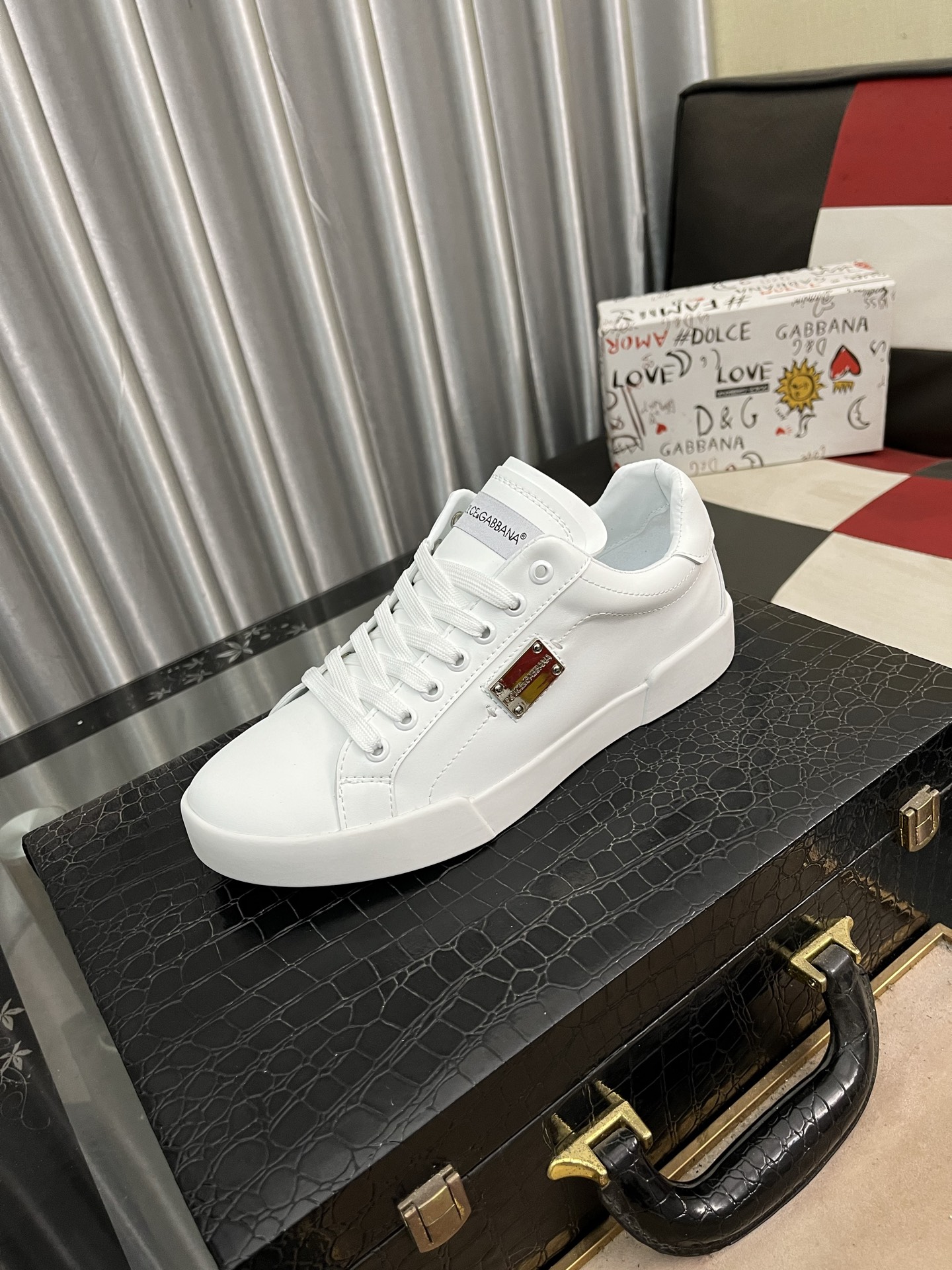 NO:273219,【DG】The latest official website, high-top casual, men's shoes, original single-quality imported cowhide, cowhide splicing and sheep [Deyi] On the material workmanship is better than the highest quality shipment of all versions in the market. The real shot, the imported fabric highlights the unique charm of the brand, and the shoelaces are also original customized classic lace shoes. It is very comfortable to wear, and the size is 35-462 colors are available, cowhide19860909【DG】最新官网高帮休闲、男鞋原单品质进口头层牛皮拼接搭配羊里[得意]论材料做工完胜市场所有版本最高品质出货 实物拍摄,面料进口凸显品牌独特魅力鞋带也是原版定制经典系带款鞋 上脚十分舒适 、码数35-462色可选,,cowhide,Men's shoes