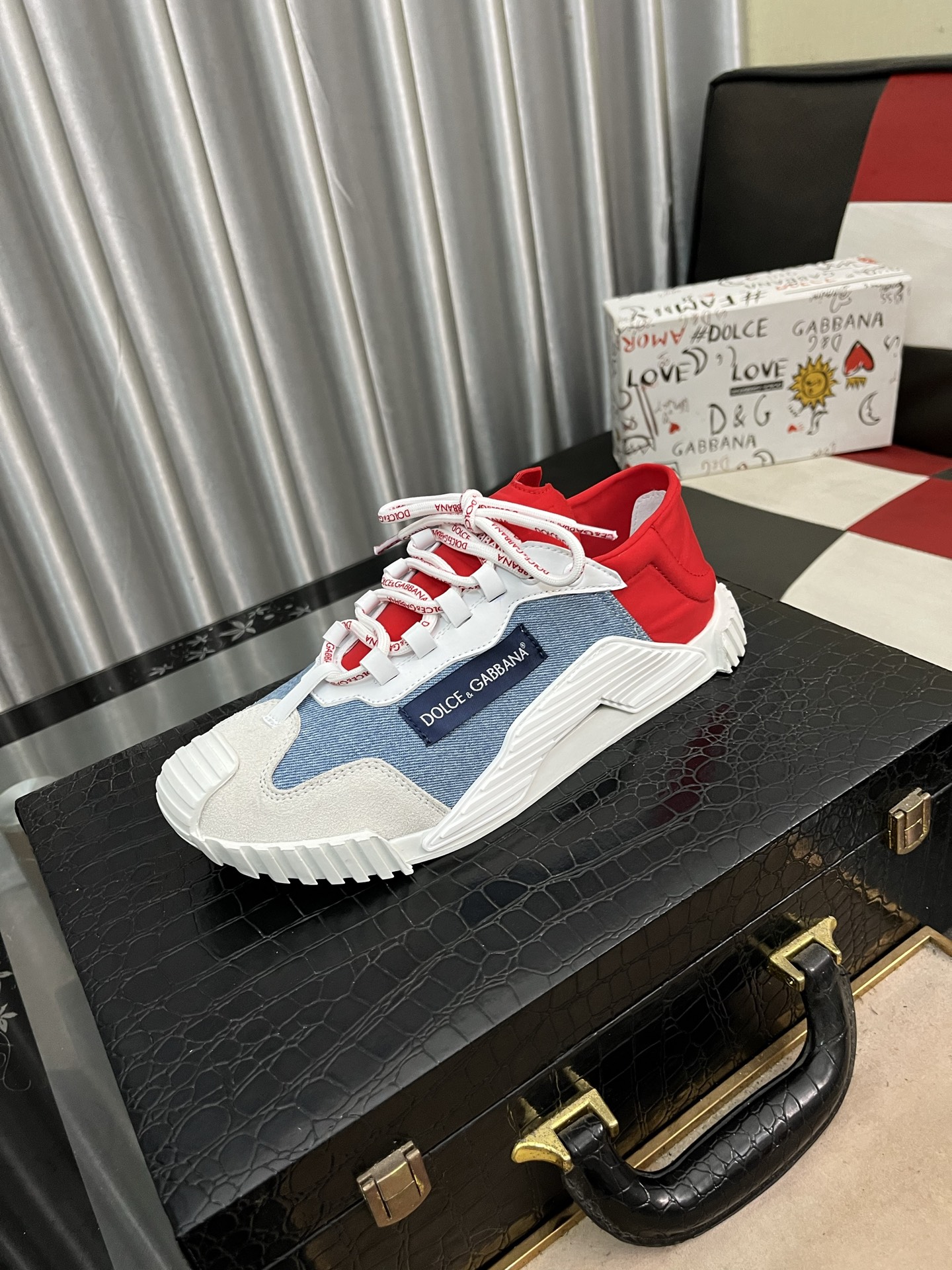 NO:273737,【DG】Men's casual shoes 2025z cabinets are available simultaneously. Size: 35-46# The upper is made of multi-material spliced ​​leather inner lining, comfortable and breathable, the original sole is comfortable and wear-resistant, and the real shot is even better.19860909【DG】男士休闲鞋 2025z柜同步发售 码数:35-46# 鞋面选用多材质拼接真皮内里,舒适透气,鞋底原版舒适耐磨大底,实物拍摄实物更赞,,Men's shoes