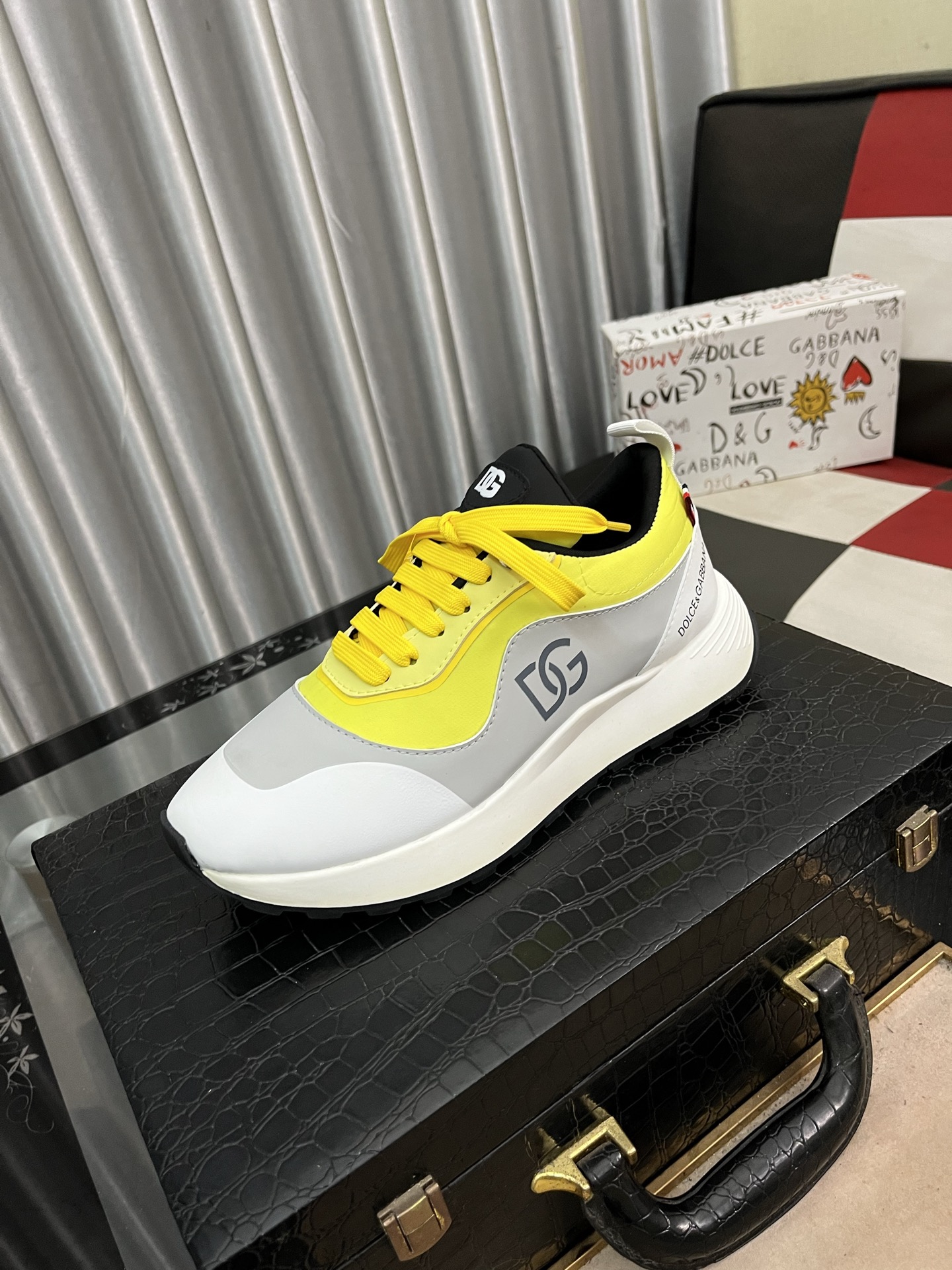 NO:273740,【DG】Men's casual shoes 2025z cabinets are available simultaneously. Size: 38-46# The upper is made of multi-material spliced ​​leather inner lining, comfortable and breathable, the original sole is comfortable and wear-resistant, and the real shot is even better.19860909【DG】男士休闲鞋 2025z柜同步发售 码数:38-46# 鞋面选用多材质拼接真皮内里,舒适透气,鞋底原版舒适耐磨大底,实物拍摄实物更赞,,Men's shoes