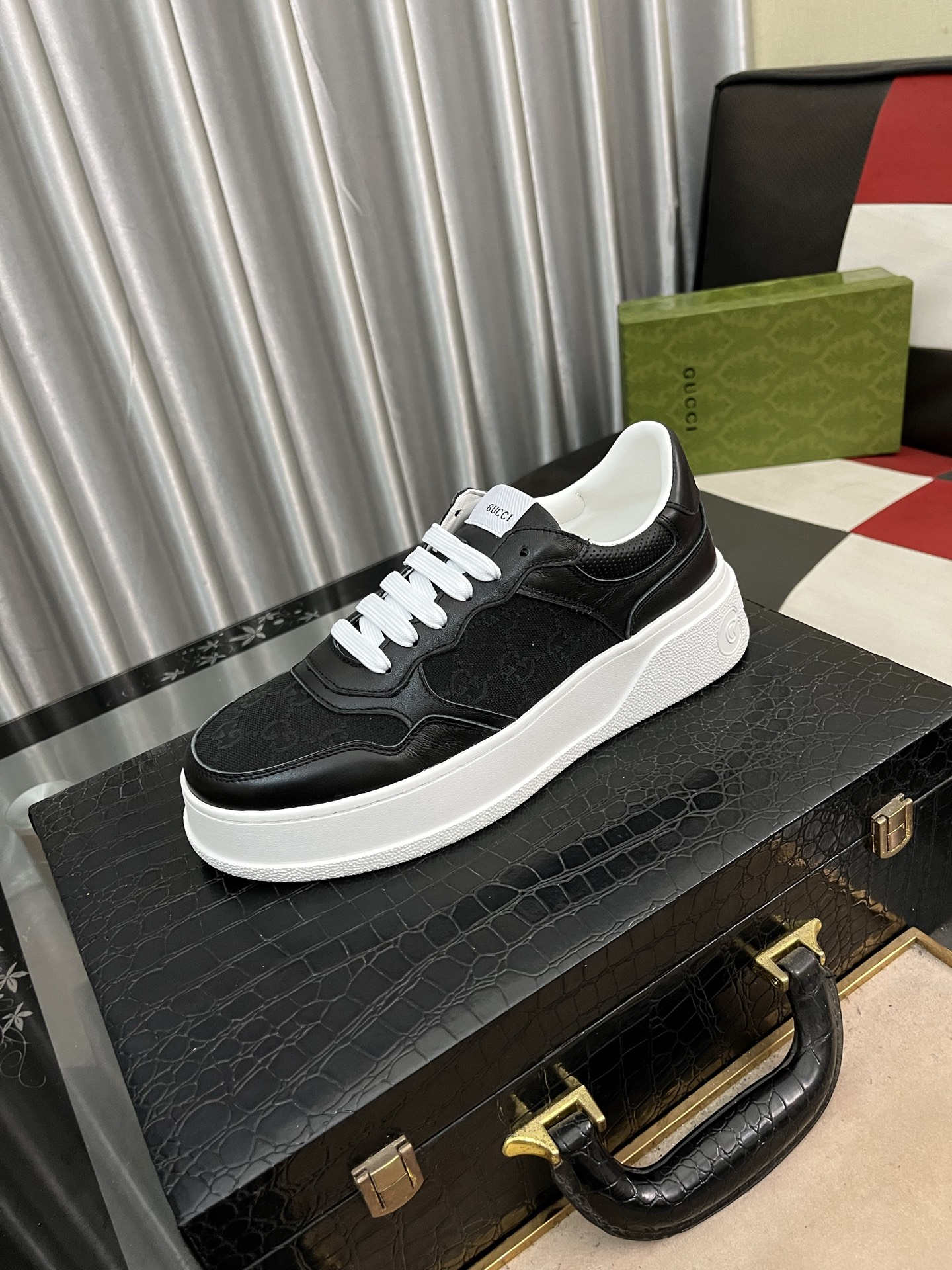 NO:274106,[Guqi] Latest casual men's shoes, welcome 1:1 comparison, single style of Hong Kong counter casual shoes, counter quality, support inspection, high-quality workmanship, upper uses imported Italian timber cowhide, breathable sheepskin inner lining, original fashion sports sole, casual fashion, high-end quality, size 38-44 8 colors available, cowhide, sheepskin19860909【古奇】最新休闲男鞋,欢迎1:1对比,爆单款香港专柜休闲鞋,专柜品质,支持验货,优质做工,鞋面采用意大利进口胎牛皮 透气羊皮内里,原版时尚运动大底 ,休闲时尚,高端品质,码数38-44 8色可选,,cowhide,sheepskin,Men's shoes