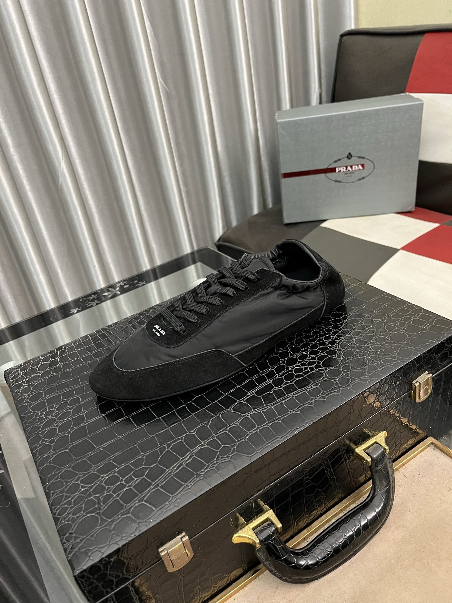 NO:274107,【PRADA】Prada - High-end quality Original single casual sneakers - Upper Napa calfskin, brand high mercerized canvas, shoe body brand metal fastener, shoe tongue silk screen brand logo - Inner water dyed cowhide - Outsole ultra-light TPU foam; molded outsole - Ultra-high quality control, fine workmanship highlighted (high-end, noble, grade) -Size 38-446 colors available, prada, prada, sneakers, cowhide19860909【PRADA】普拉达 -高端品质 原单休闲运动鞋 -鞋面纳帕小牛皮、品牌高丝光帆布、鞋身品牌金属扣件、鞋舌丝印品牌logo -内里水染牛皮 -大底超轻TPU发泡；成型大底 -超高品控·做工精细凸显(高端·贵气·档次) -Size 38-446色可选,,prada,prada,sneakers,cowhide,Men's shoes