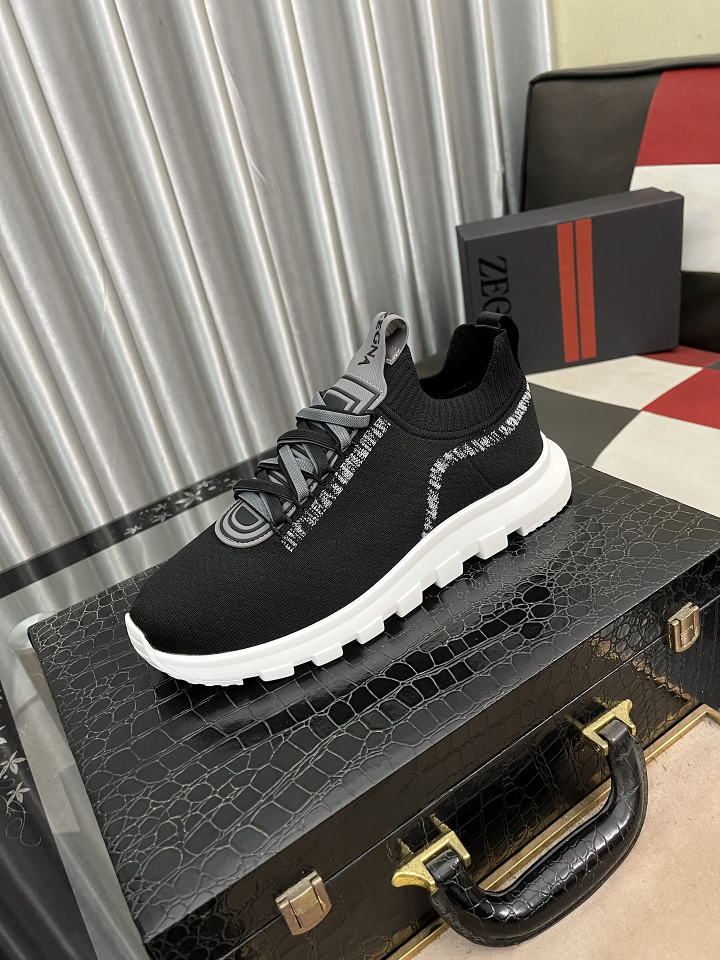 NO:274415,Zegna*'s latest · popular casual shoes, top brand luxury ~ purchasing agent, top quality . [Strong] The upper is made of imported breathable flying weaving material with ten breathable sheepskin foot pads (·) fine workmanship. The original unique and fashionable soft rubber wear-resistant and non-slip sole, light and comfortable on the feet, the real shot is better looking, Size38-445 colors available, zegna, sheepskin19860909杰尼亚《zegna*》最新·爆款休闲鞋,顶端品牌奢侈~代购,顶级~质量.[强]鞋面選用进口透气飞织搭配材质十透气羊皮垫脚(·)精细做工.原版个性时尚柔软橡膠耐磨防滑大底,上脚轻巧舒适,实物拍摄實物更好看,Size38-445色可选,,zegna,sheepskin,Men's shoes