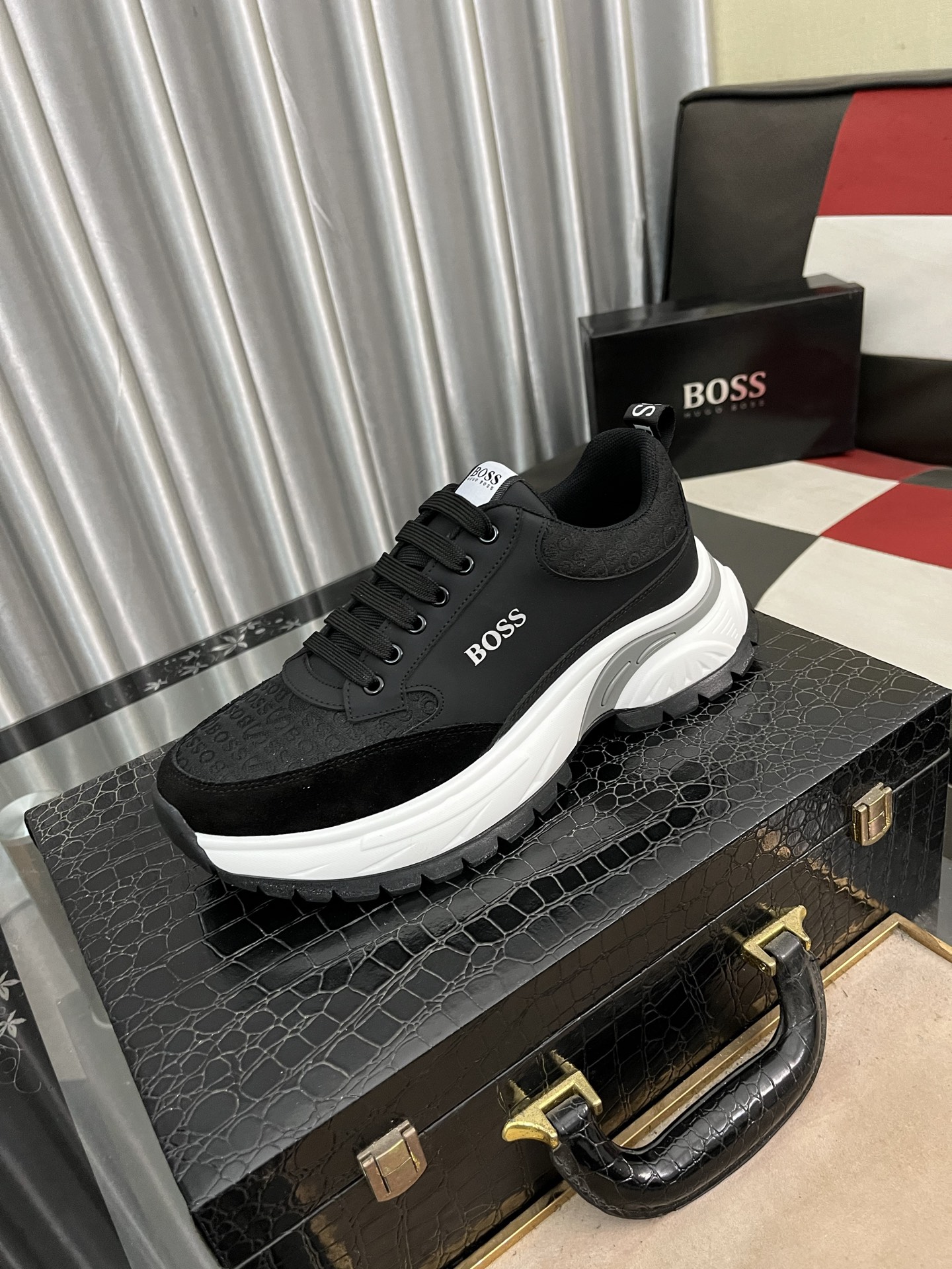 NO:274501,【BOOS】The original single-quality upper of men's casual shoes is imported calfskin, which is super breathable and comfortable, fine workmanship, high-end and atmospheric. It has a fashionable and classic shape. It has a foam transparent and wear-resistant sole, which is comfortable to wear, and deserves to have it. The number of sizes 38-443 colors available, cowhide19860909【BOOS】男鞋休闲鞋原单品质鞋面采用进口小牛皮,超透气舒适内里做工精细,高端大气.有时尚典范造型.发泡透明耐磨大底,穿着舒适,值得拥有.码数38–443色可选,,cowhide,Men's shoes