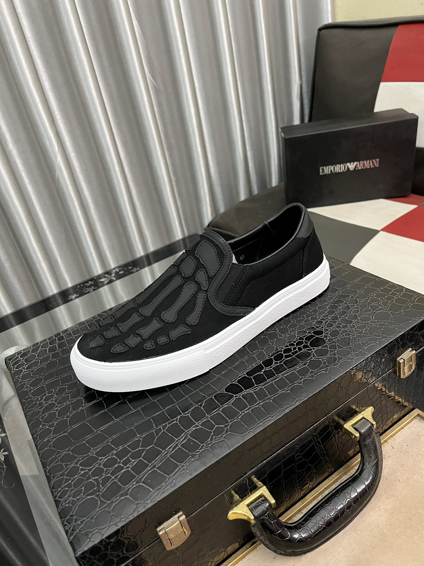 NO:274512,Miri Star Shoes, bones, Dexue Shoes, casual shoes, amiri 2025 spring and summer Star Shoes, bones, Dexue Shoes, micro-bread shape, multi-layer genuine leather bone weaving pattern, three-dimensional and slightly thicker, rich, all elements are just right!  Details are just right. Number of codes: 38-442 colors available, amiri19860909miri星星鞋骨头德训鞋休闲鞋 amiri 2025春夏星星鞋骨头德训鞋微面包形体,多层真皮制作的骨头编织图案立体感更强微厚 丰富,一切元素都拿捏得刚刚好！细节拿捏刚刚好 码数:38一442色可选,,amiri,Men's shoes