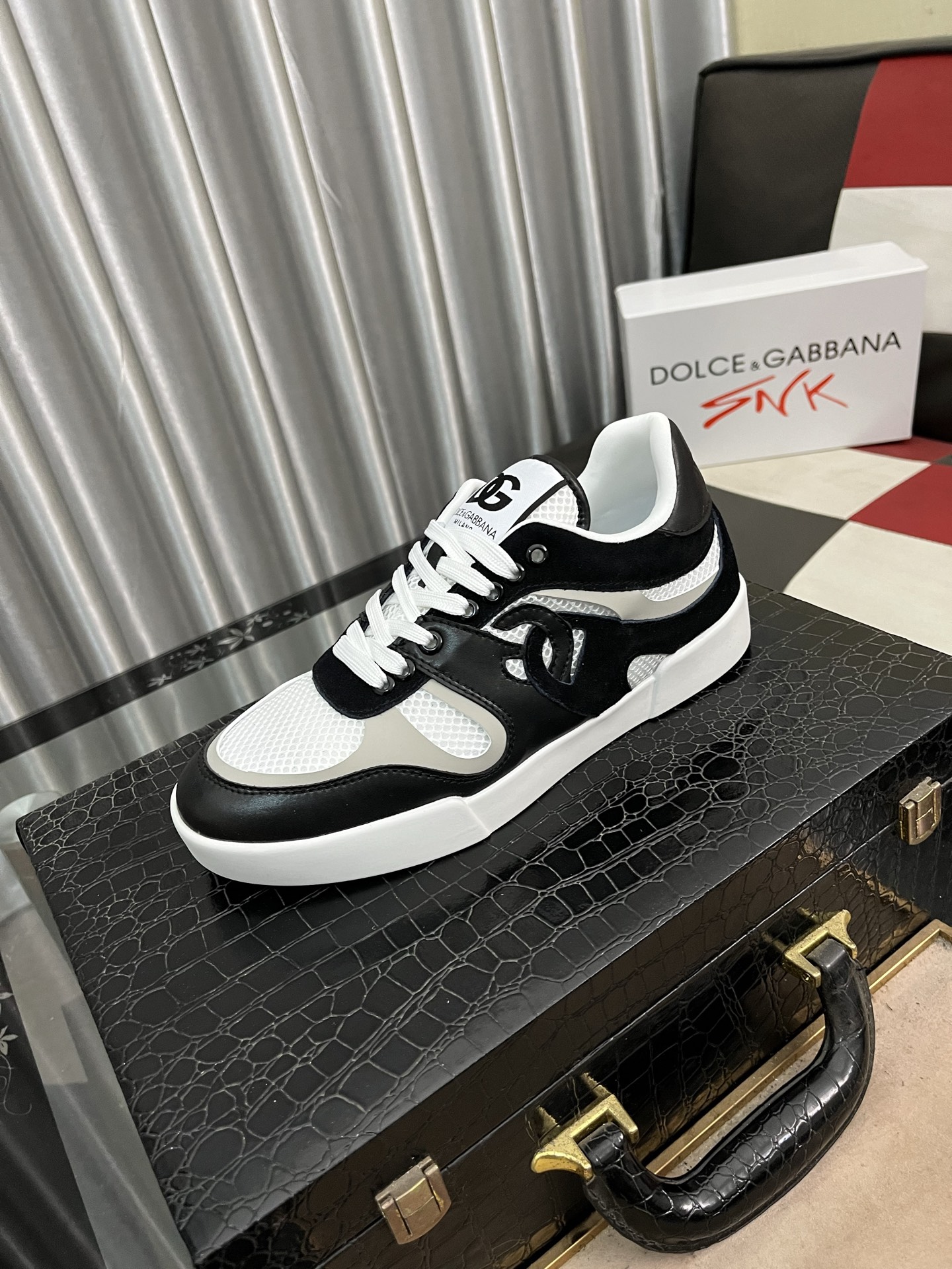 NO:274601,【DG ~】Men's casual shoes are released simultaneously. The upper is made of cowhide spliced ​​fabric mesh inner lining, comfortable and breathable, the original sole is comfortable and wear-resistant, and the actual shooting is even more favorable. Number of numbers: 35-46, cowhide19860909【DG～】男士休闲鞋 同步发售 鞋面选用牛皮拼接布料网布内里,舒适透气,鞋底原版舒适耐磨大底,实物拍摄实物更赞码数:35-46,,cowhide,Men's shoes